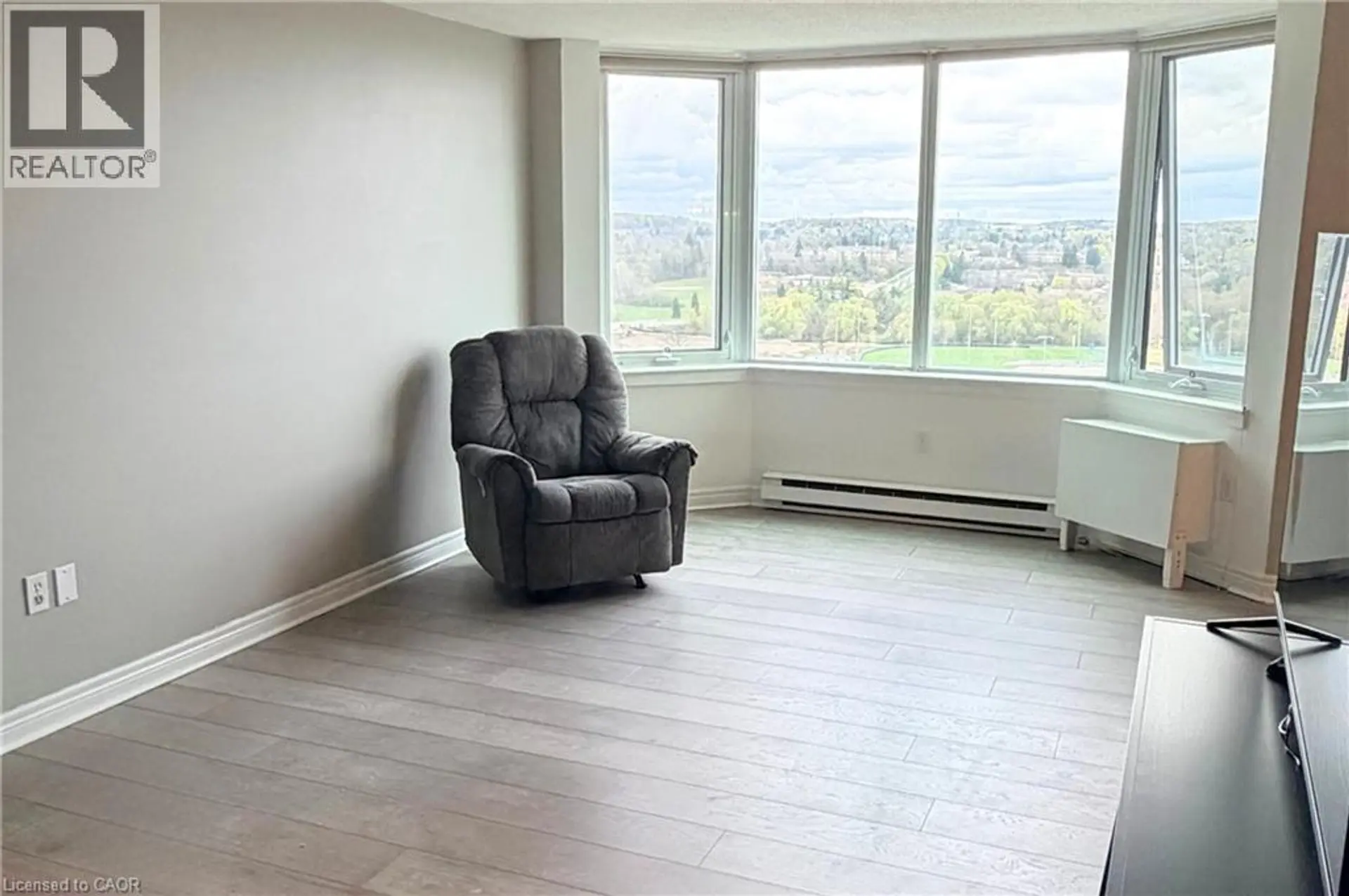 #1605 35 GREEN VALLEY Drive - Image 3