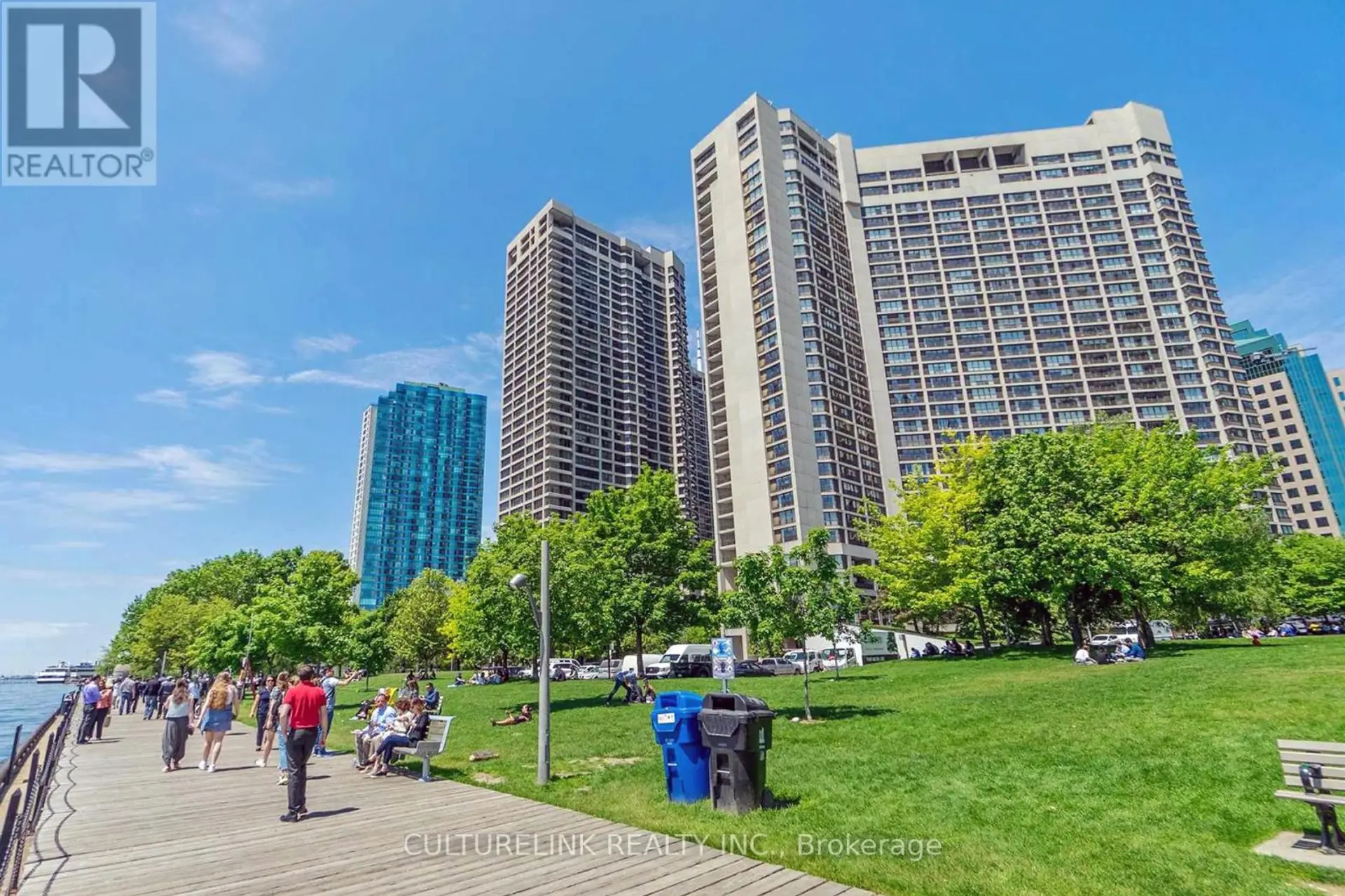 #1019 33 HARBOUR SQUARE - Image 1