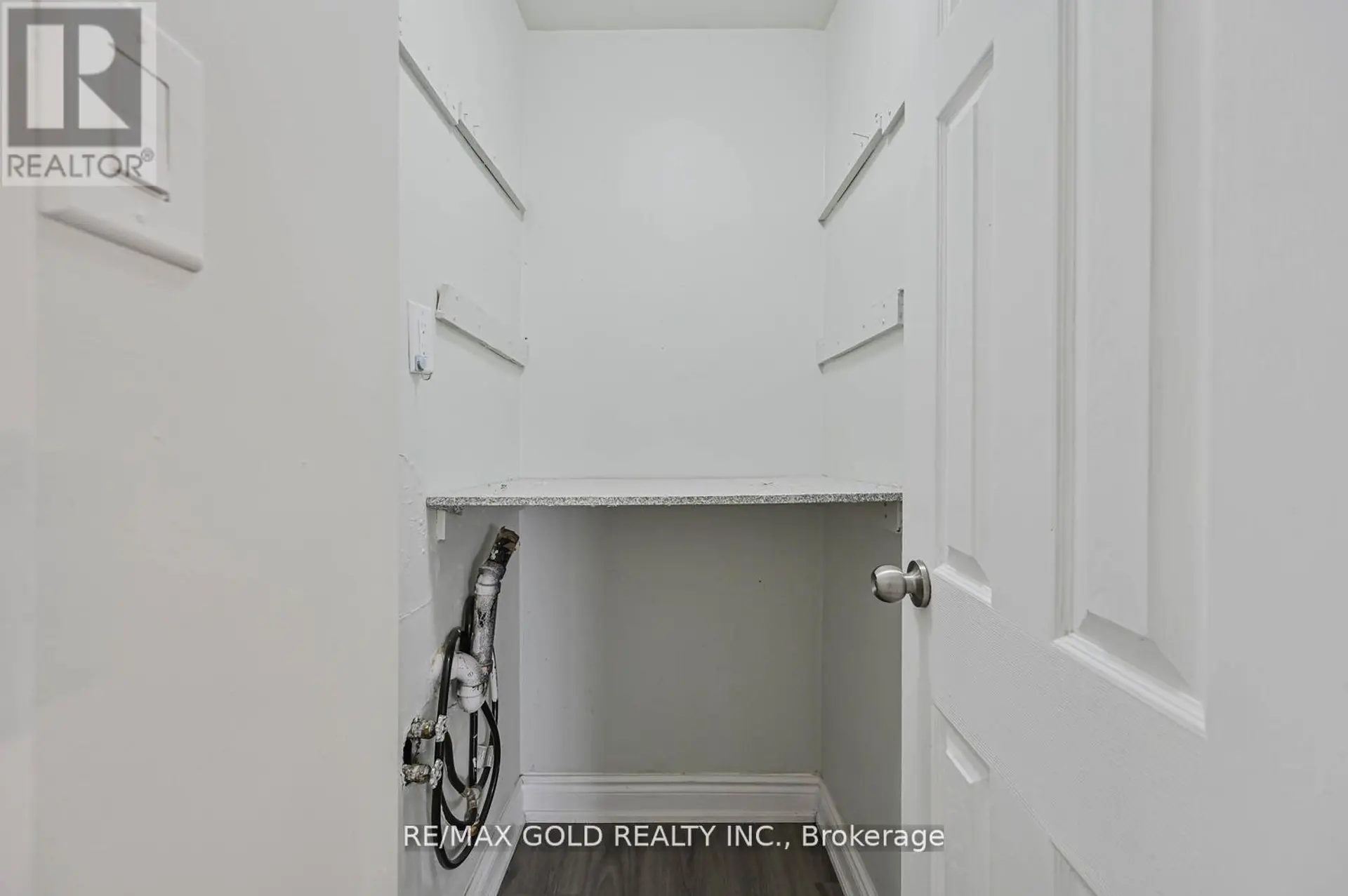 #207 60 STEVENSON ROAD - Image 8