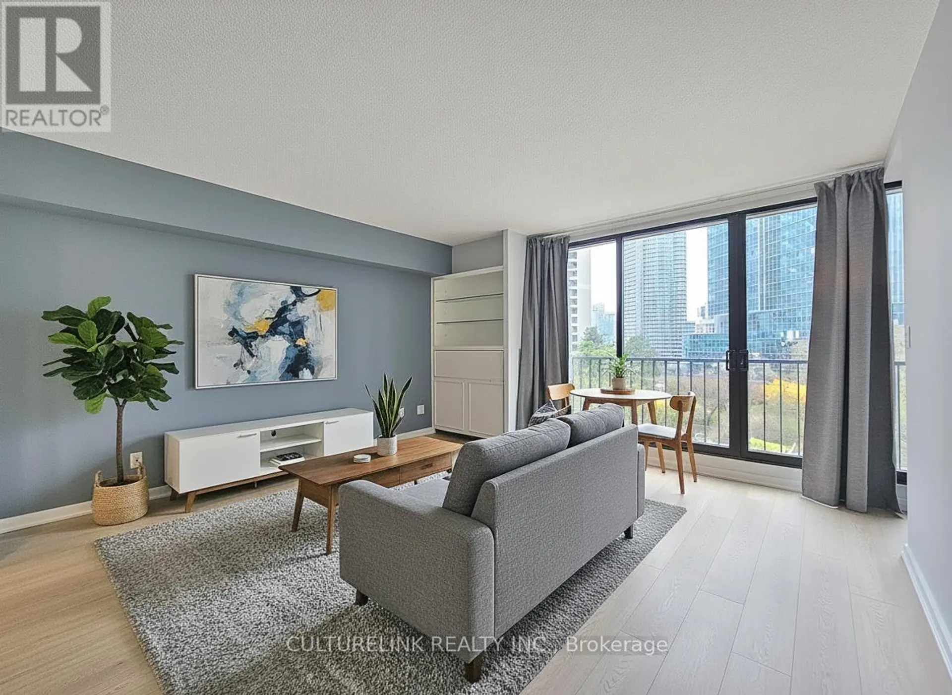 #1019 33 HARBOUR SQUARE - Image 6
