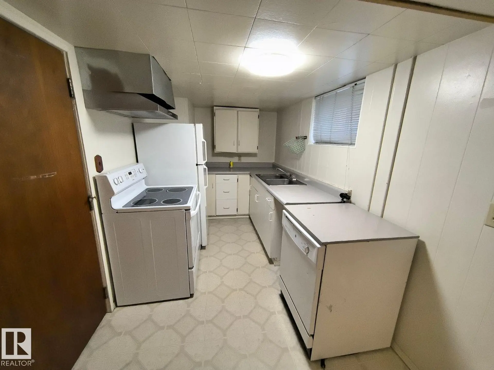 10815 68 AV NW - Image 9