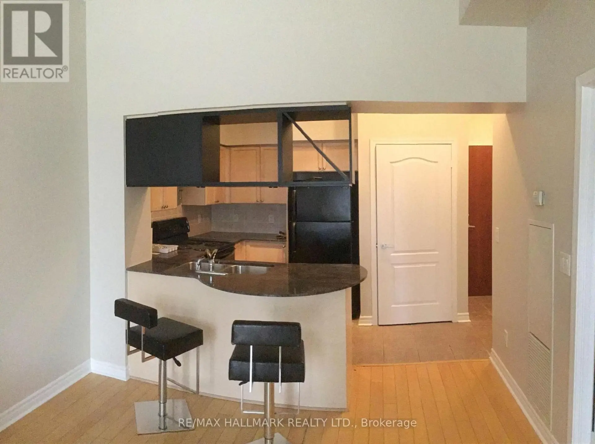 #318 320 CITY CENTRE DRIVE - Image 6