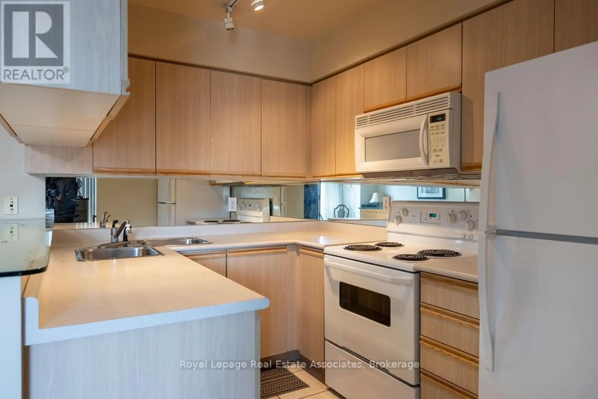 #104 1150 PARKWEST PLACE - Image 10
