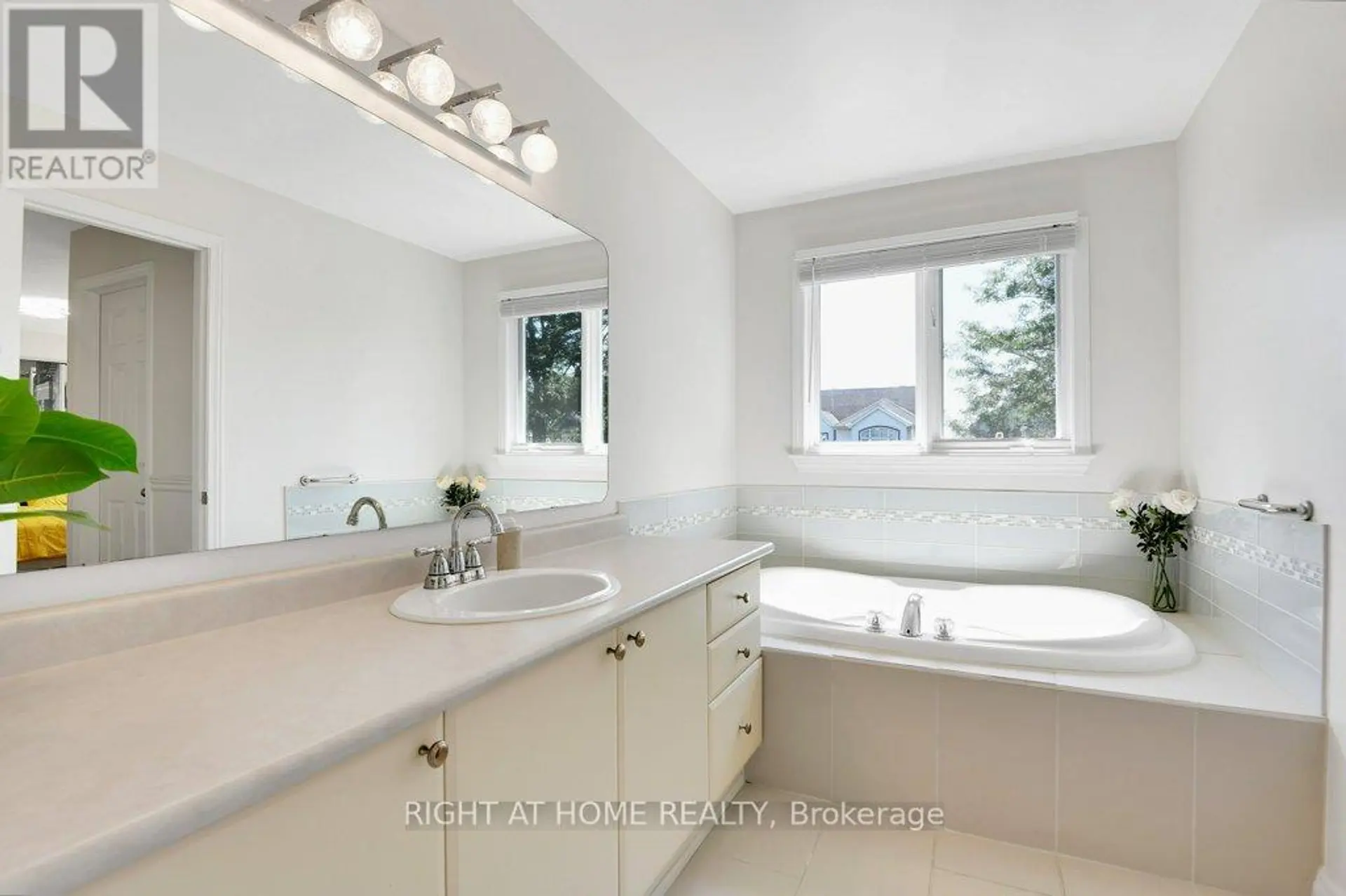 33 SPUR AVENUE - Image 12