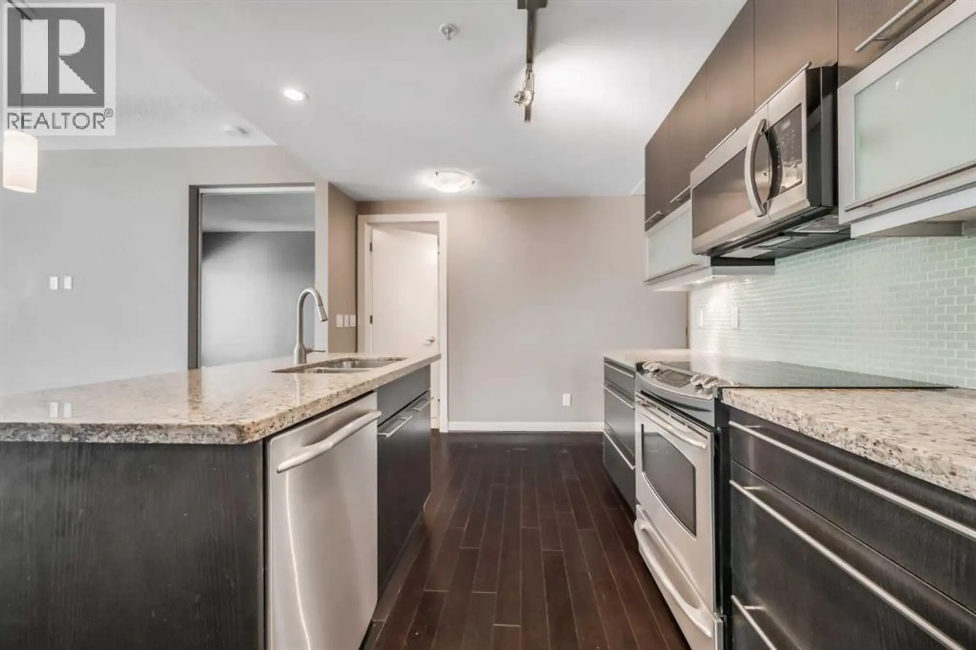 #2001 215 13 Avenue SW - Image 3