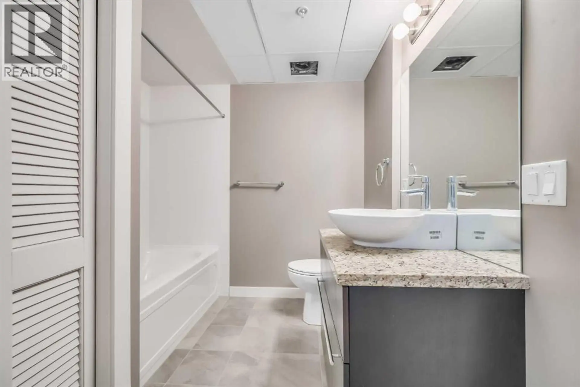 #2001 215 13 Avenue SW - Image 12
