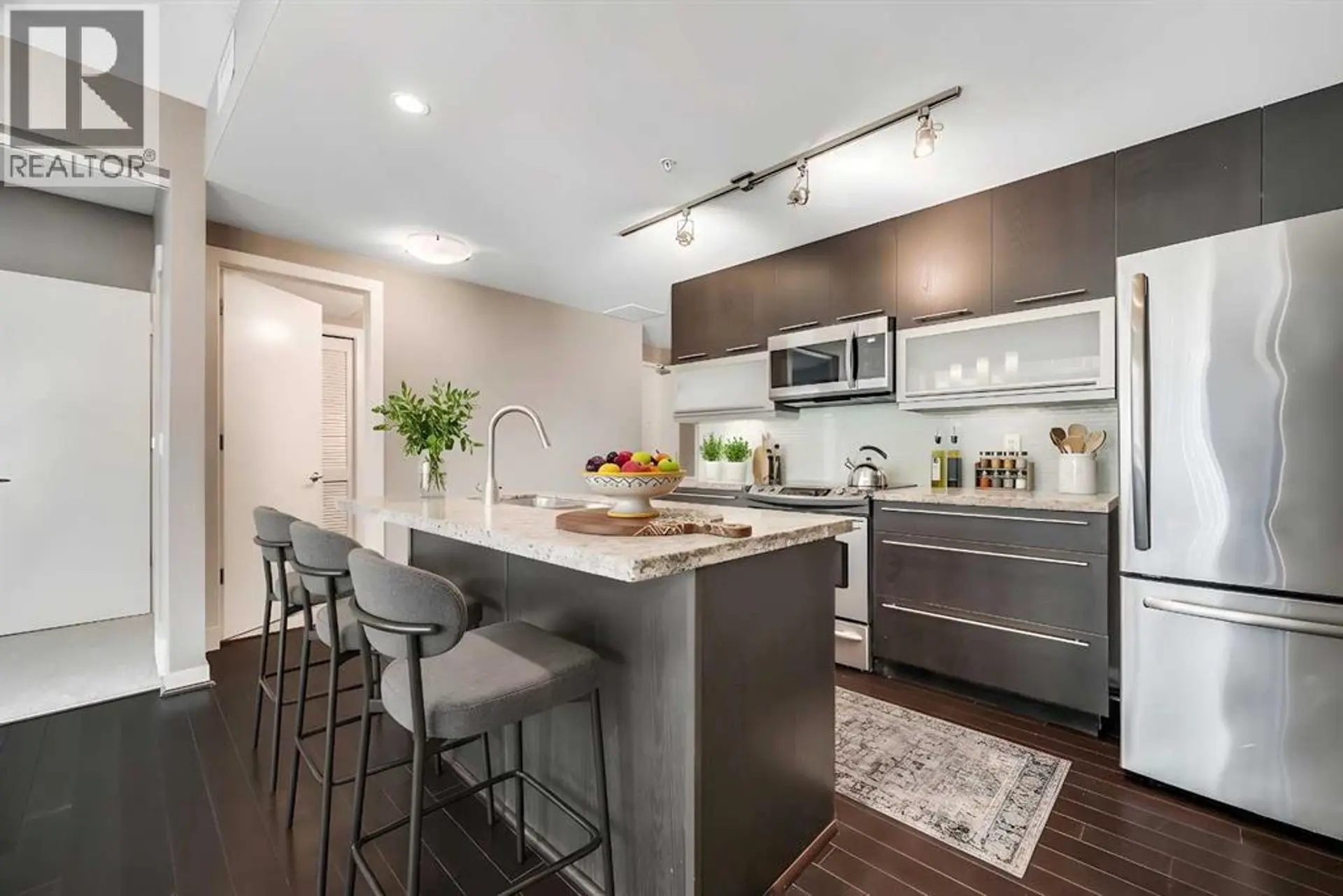 #2001 215 13 Avenue SW - Image 2