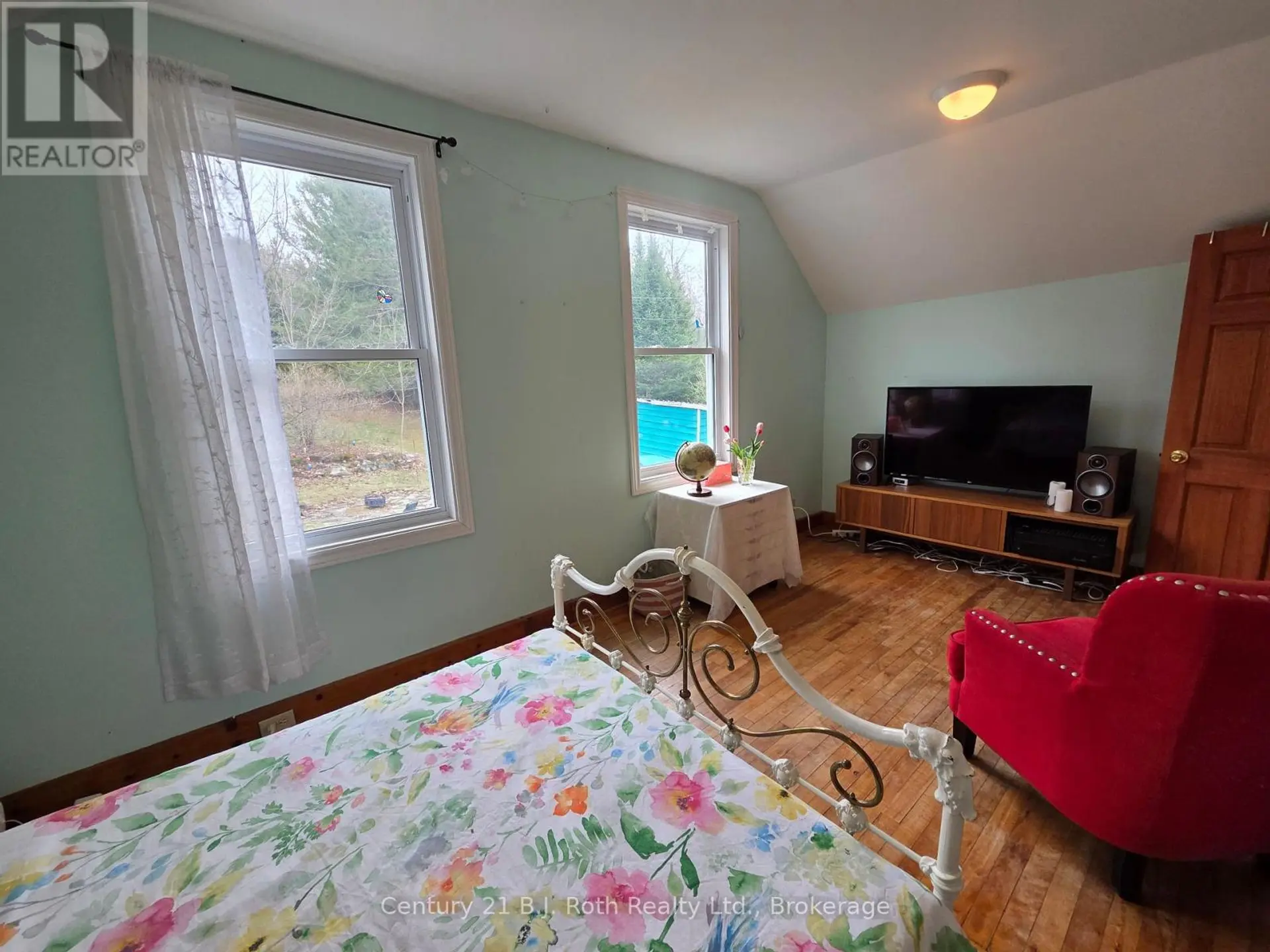 4 STOCKING LANE - Image 13