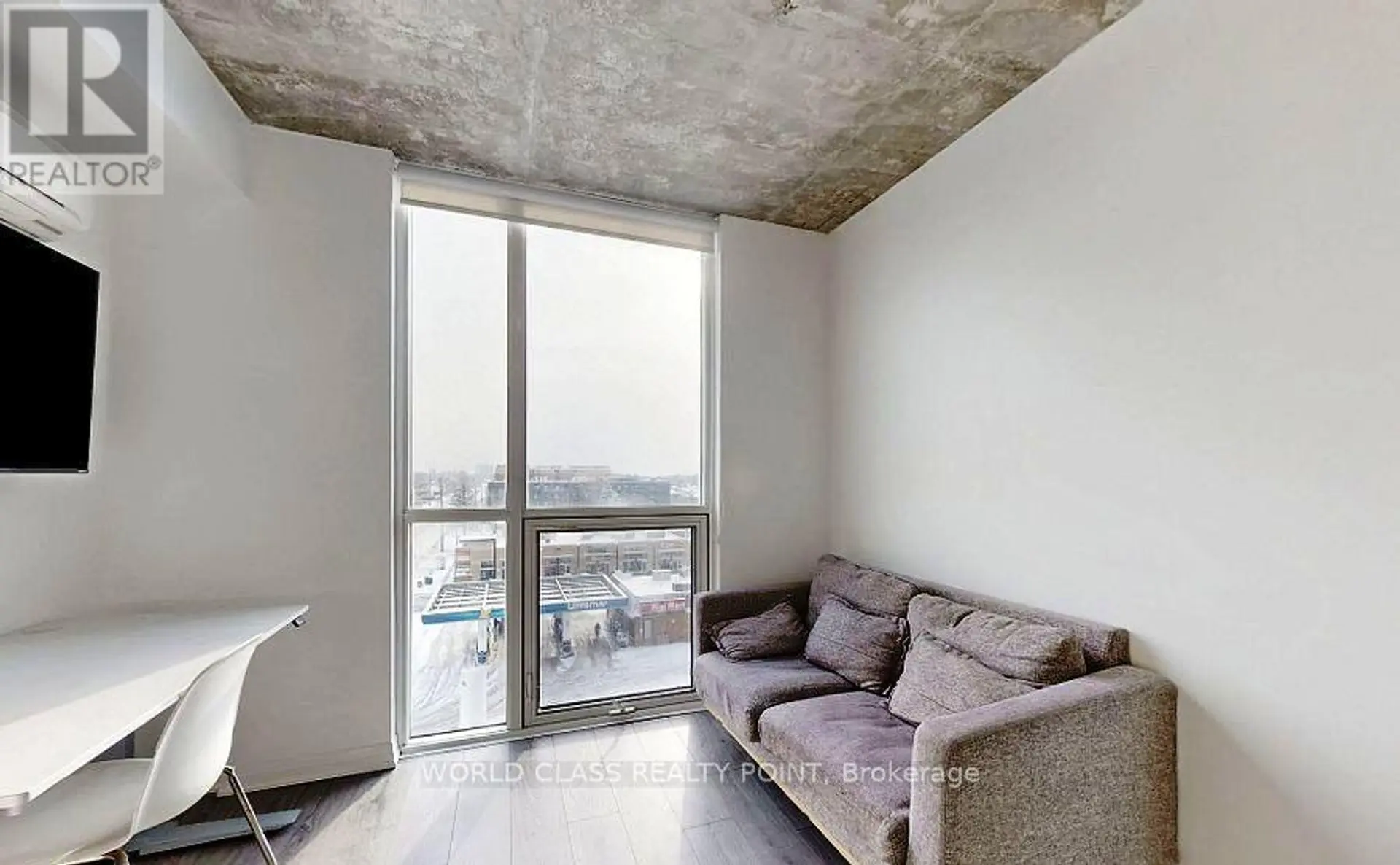 #633 1900 SIMCOE STREET - Image 4