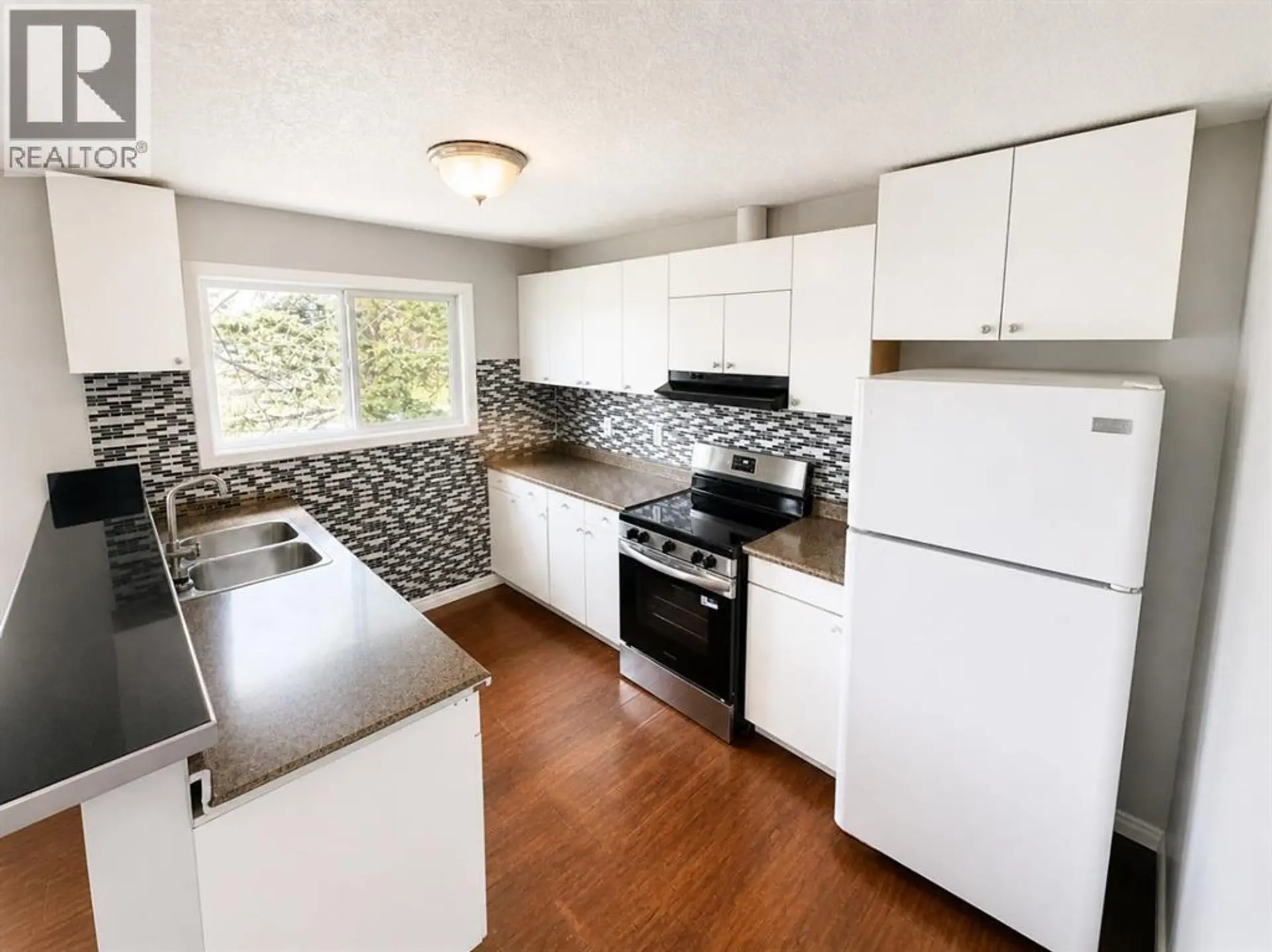 422 40 Street NE - Image 5