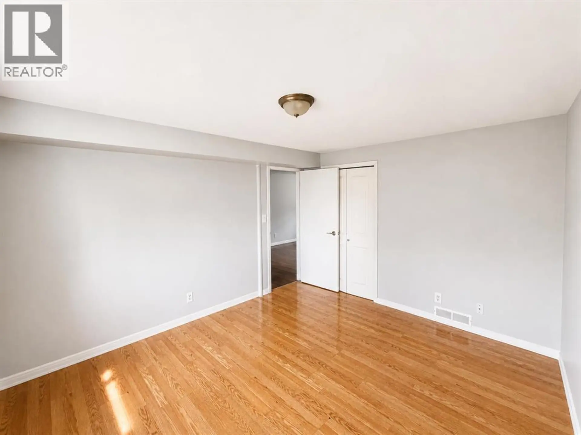 422 40 Street NE - Image 12
