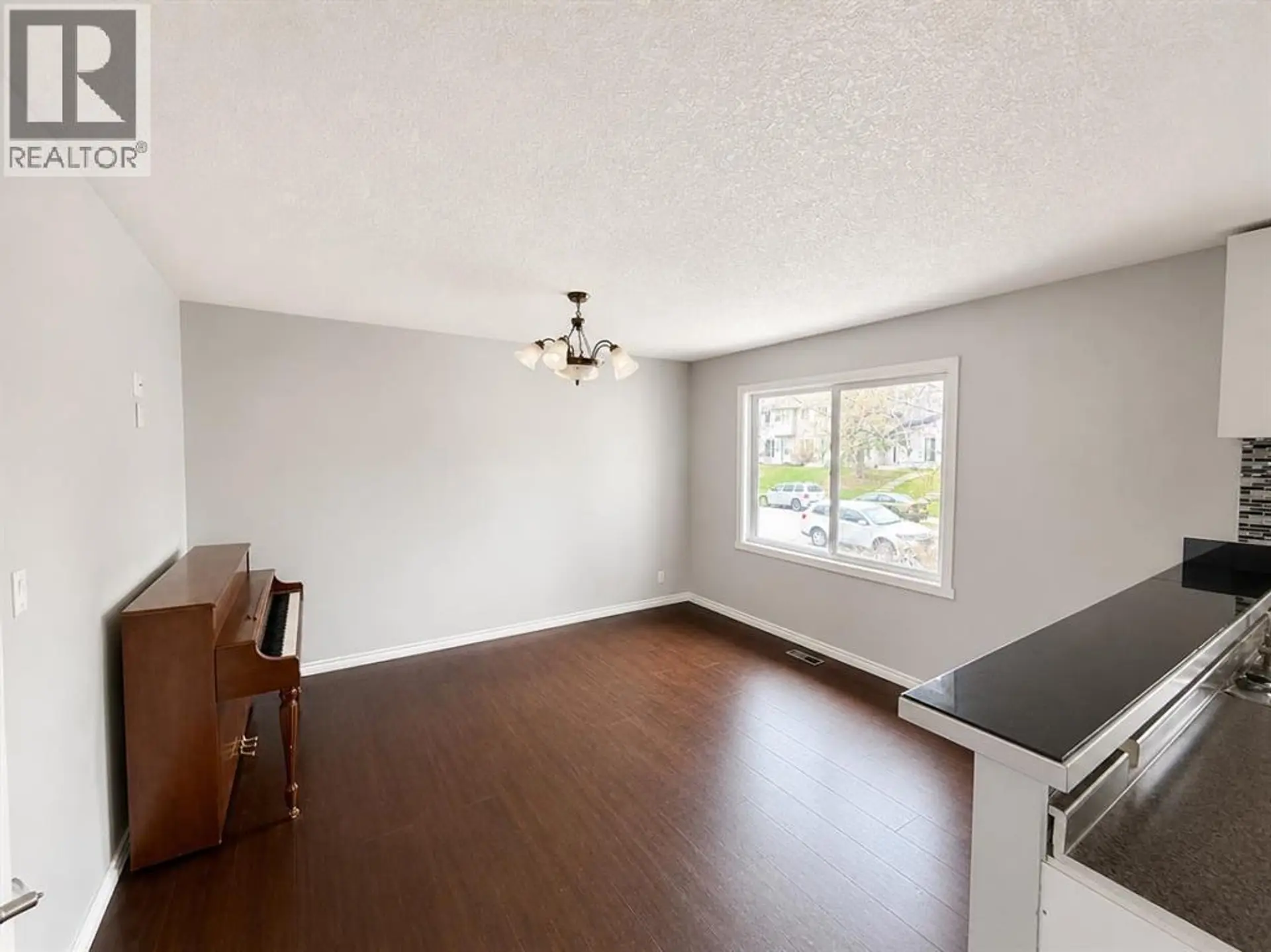 422 40 Street NE - Image 6