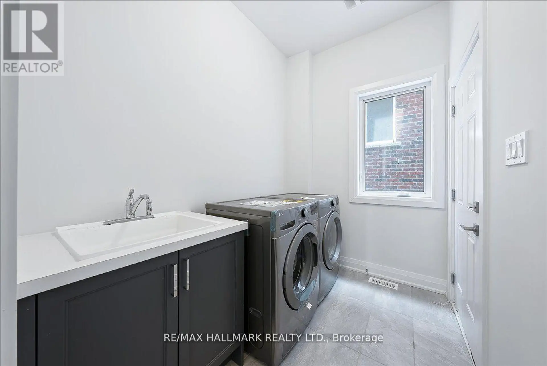 15 AIDA PLACE N - Image 18