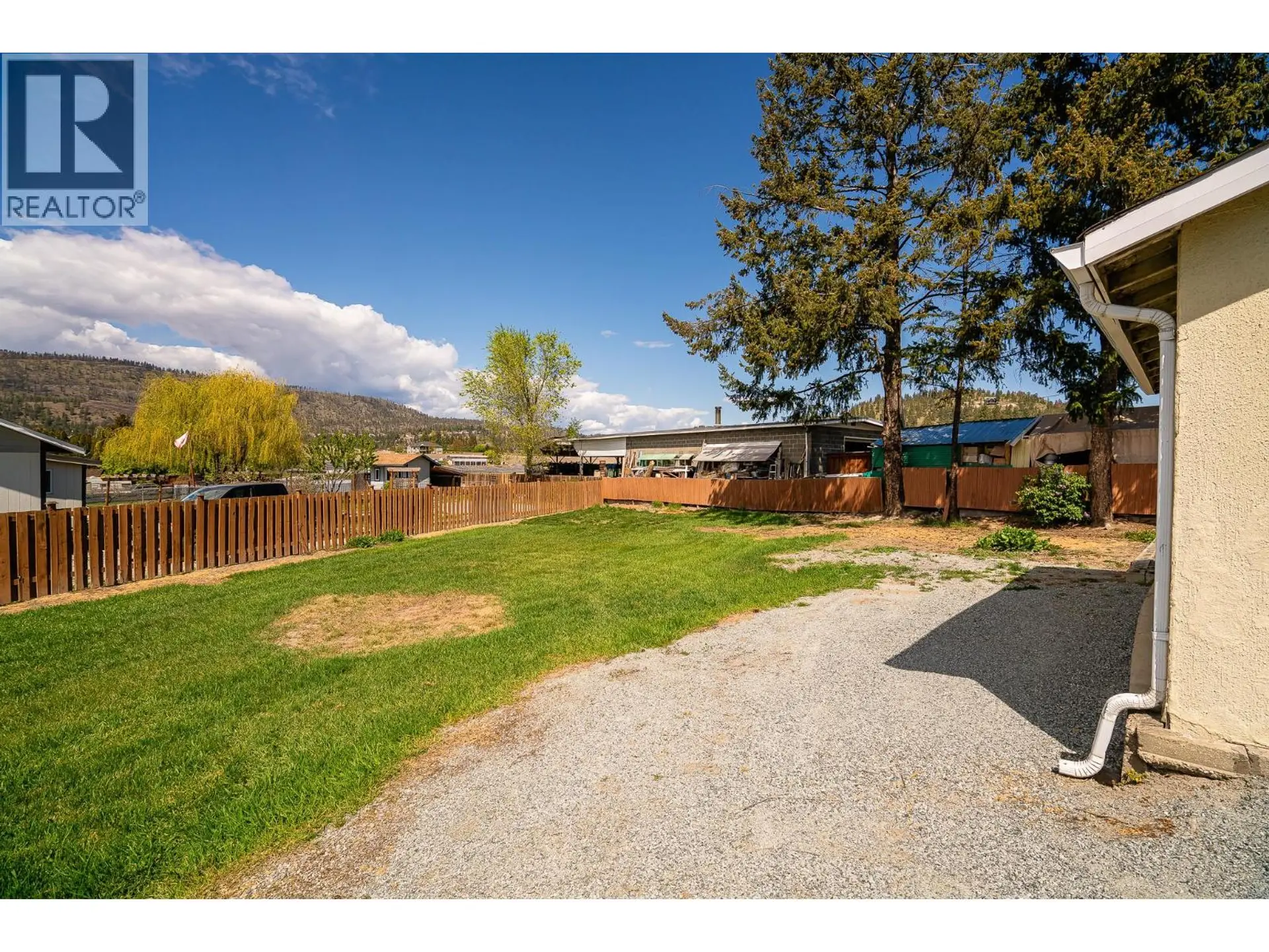 302 Valley Road N - Image 6