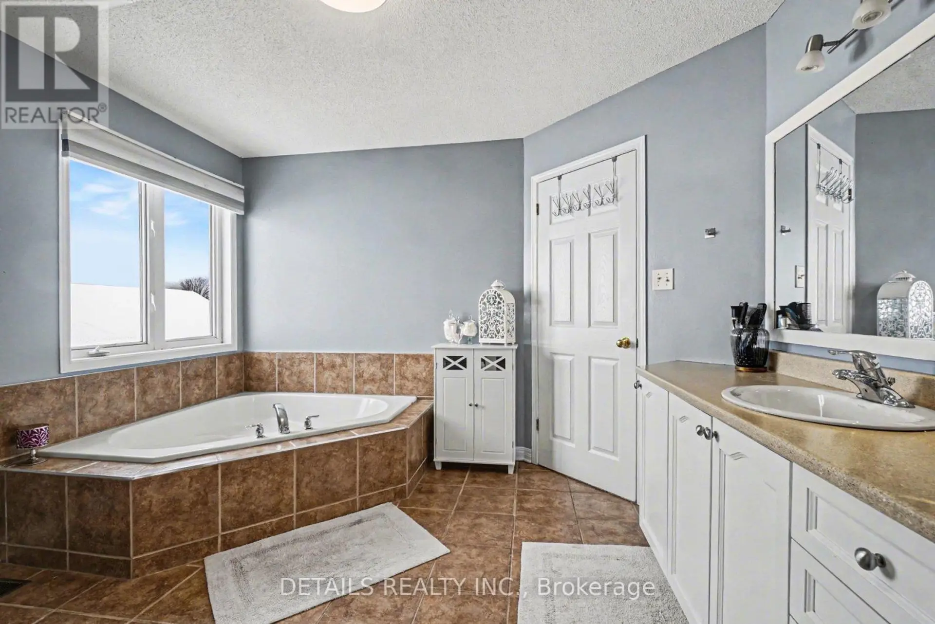 212 SANDRA CRESCENT - Image 11