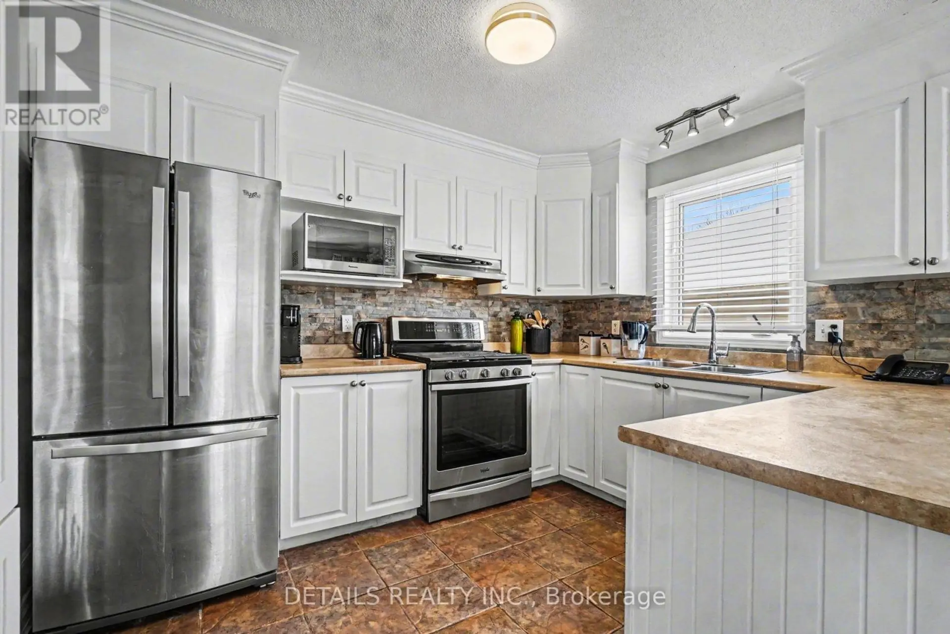 212 SANDRA CRESCENT - Image 6