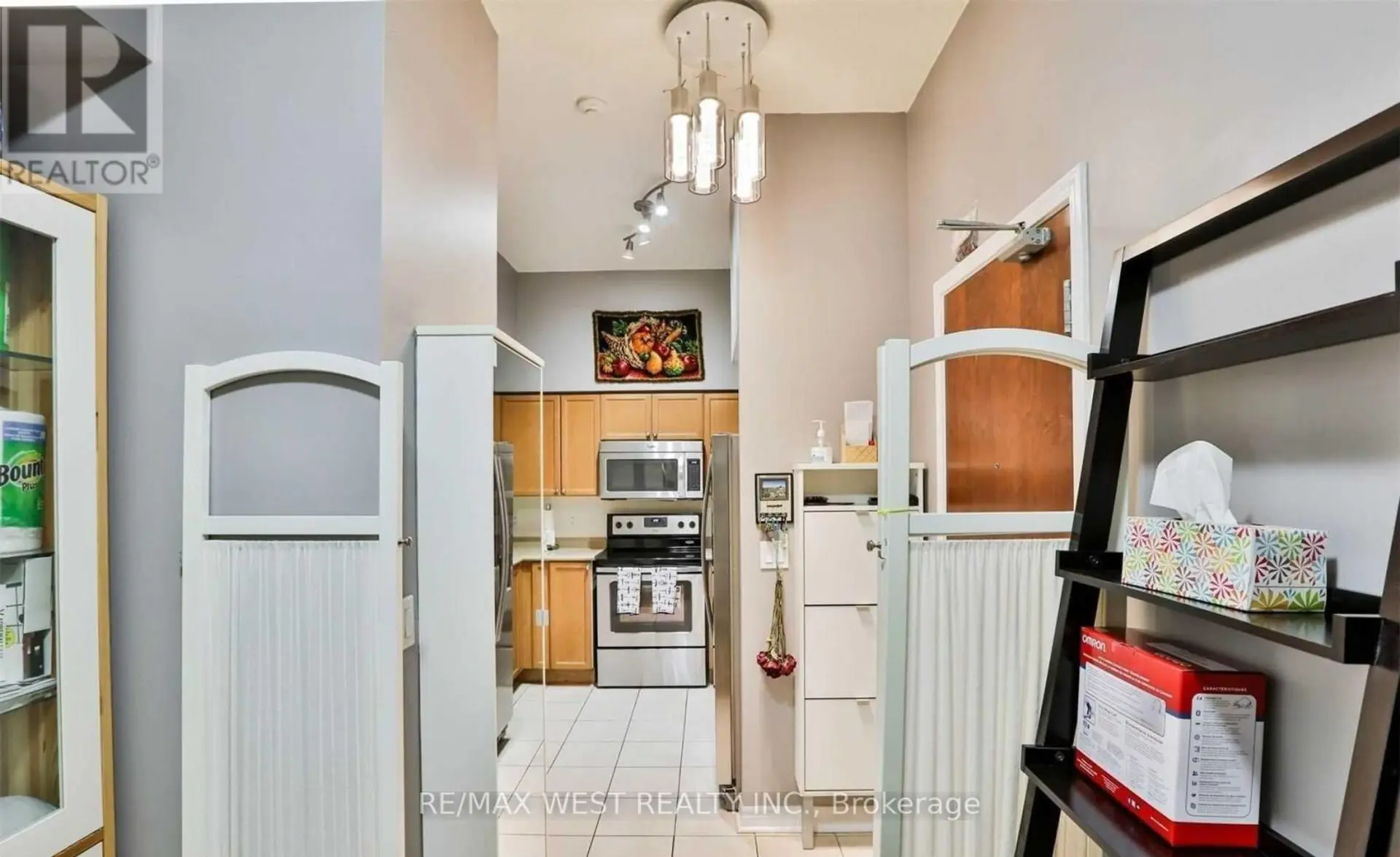 #GV-108 330 PRINCESS ROYAL DRIVE - Image 14