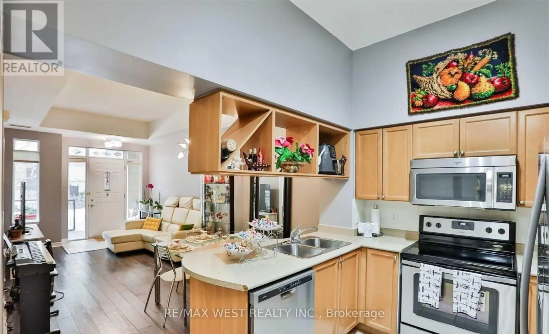 #GV-108 330 PRINCESS ROYAL DRIVE - Image 15