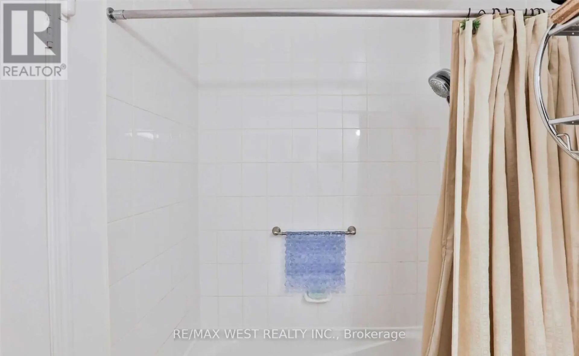 #GV-108 330 PRINCESS ROYAL DRIVE - Image 18