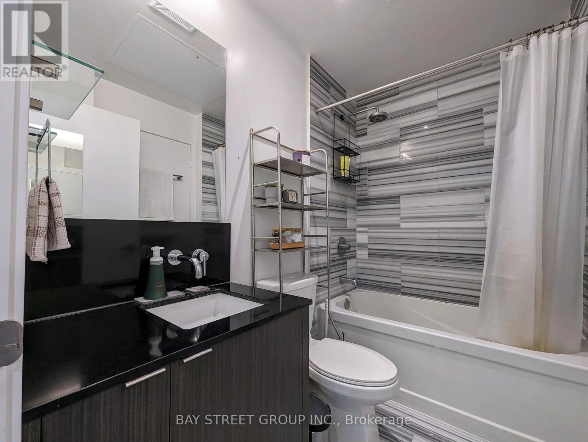 #6103 100 HARBOUR STREET - Image 11