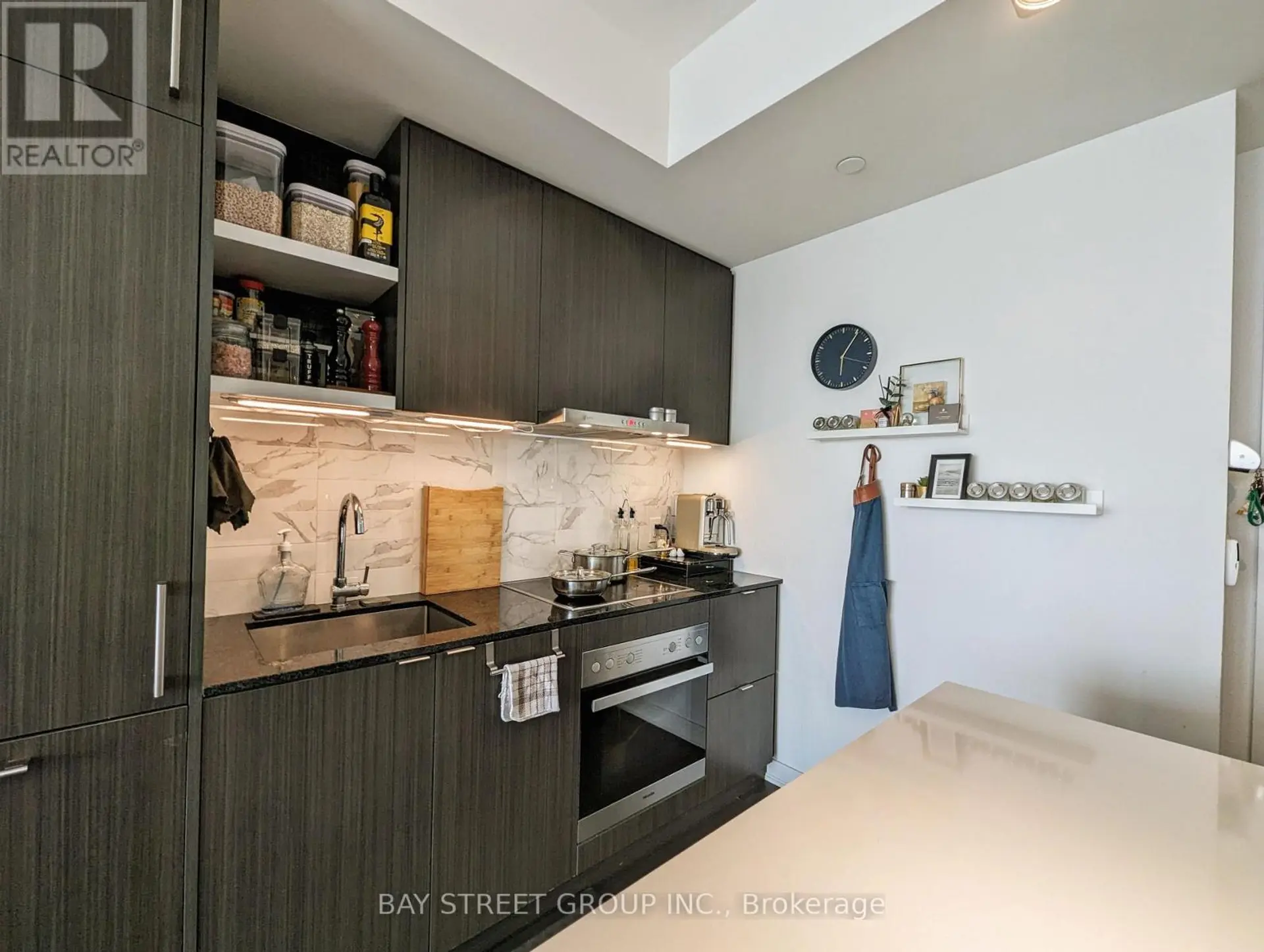 #6103 100 HARBOUR STREET - Image 5
