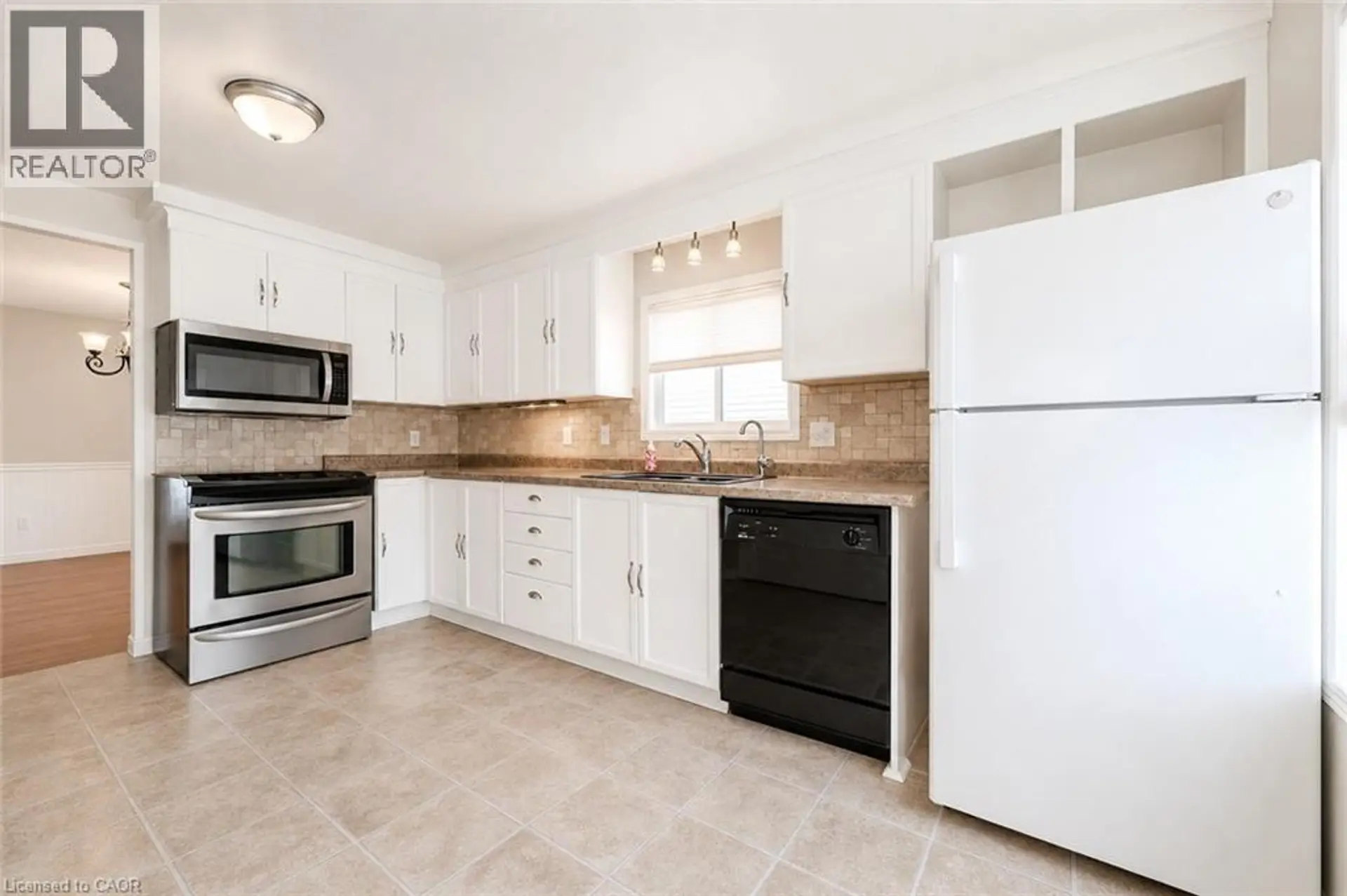 3 ROLLING BROOK Lane - Image 2
