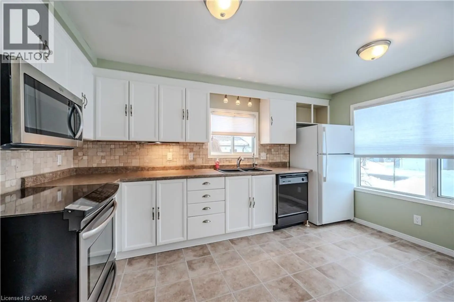 3 ROLLING BROOK Lane - Image 4