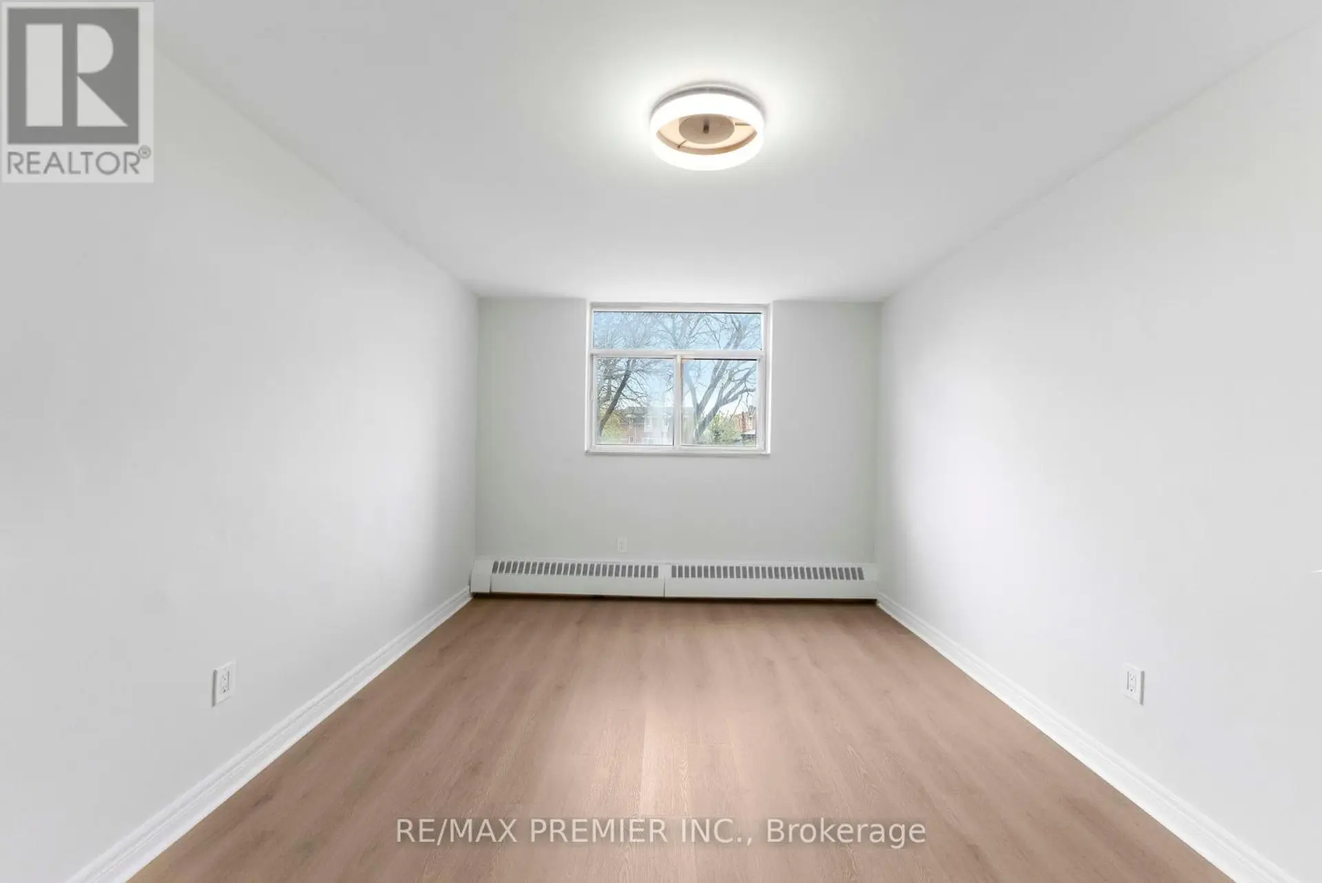 #105 5 FRITH ROAD - Image 12