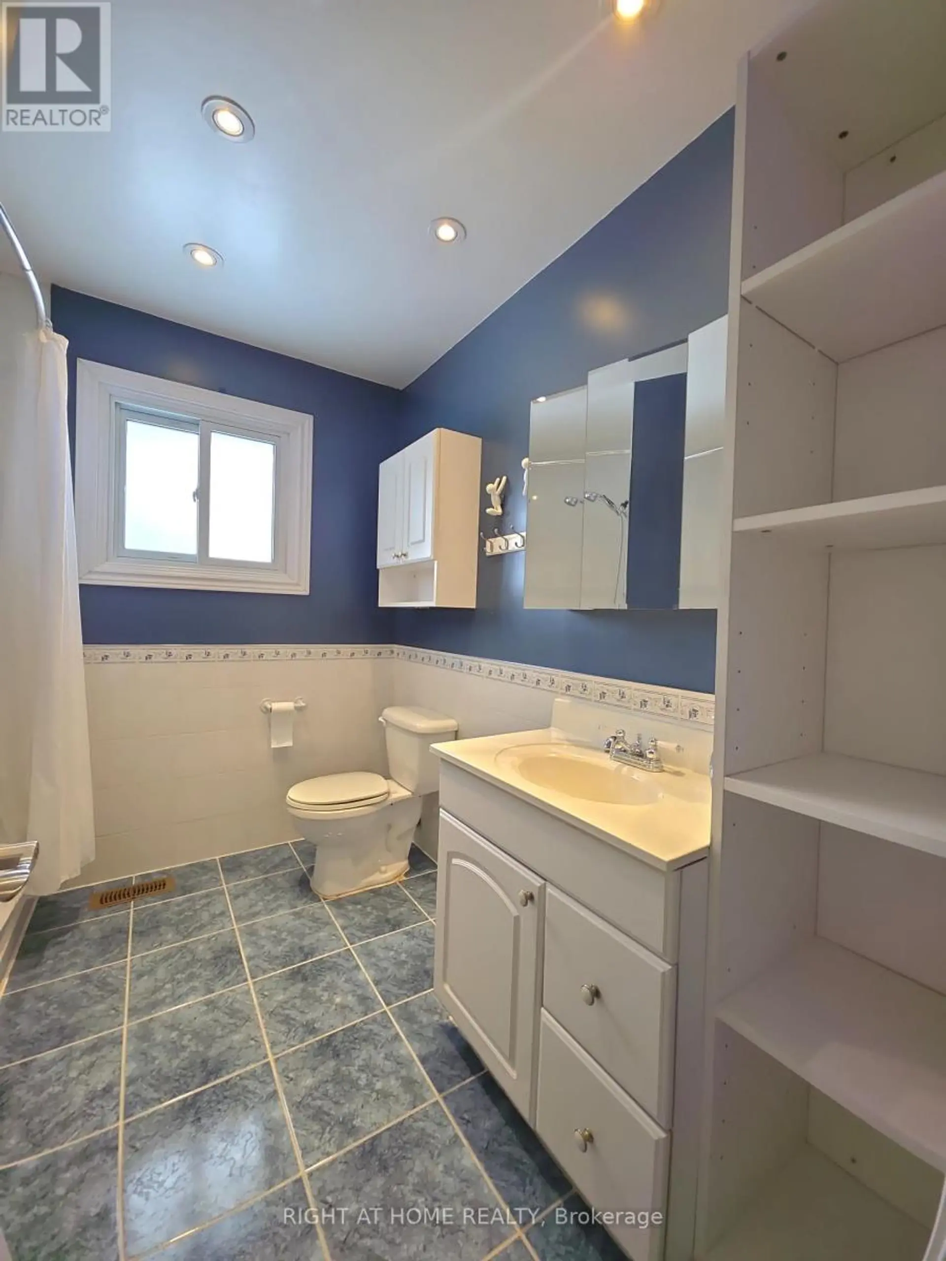 438 FOREST AVENUE S - Image 9