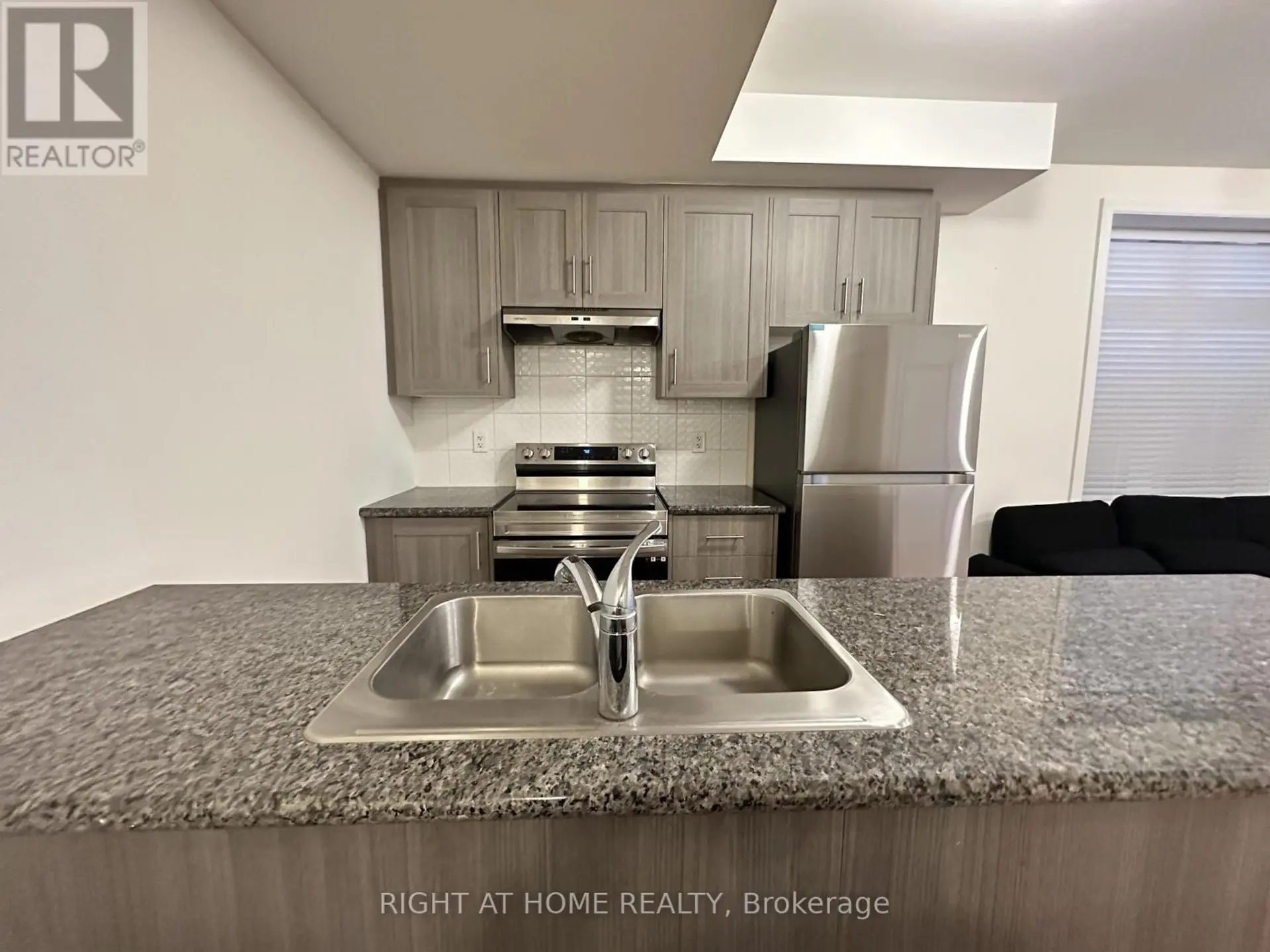 #602 50 HALLIFORD PLACE - Image 11