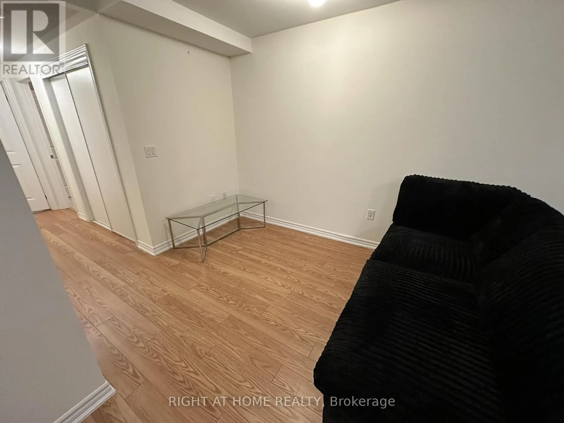 #602 50 HALLIFORD PLACE - Image 8