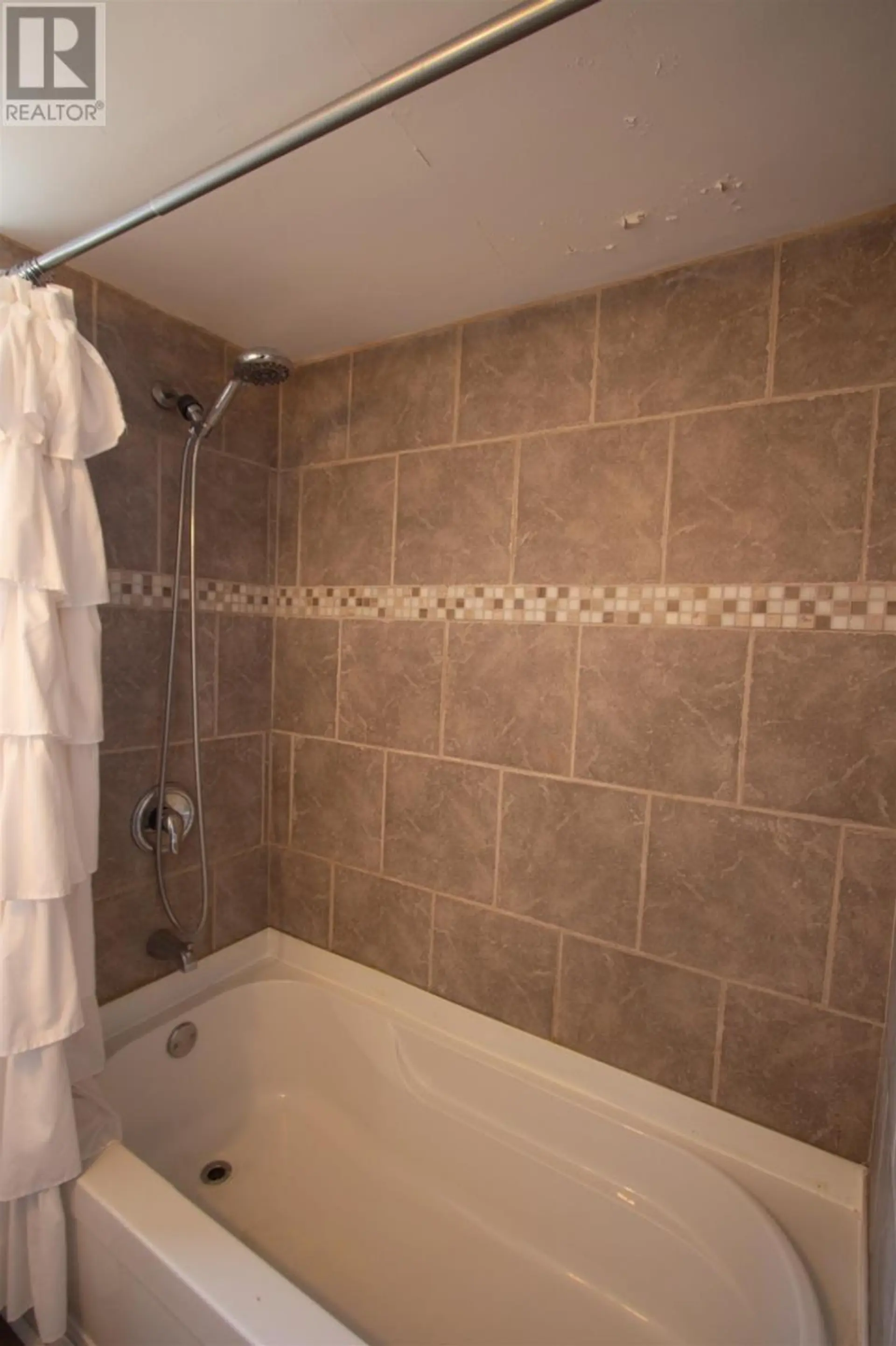 62 RUSSELL - Image 10