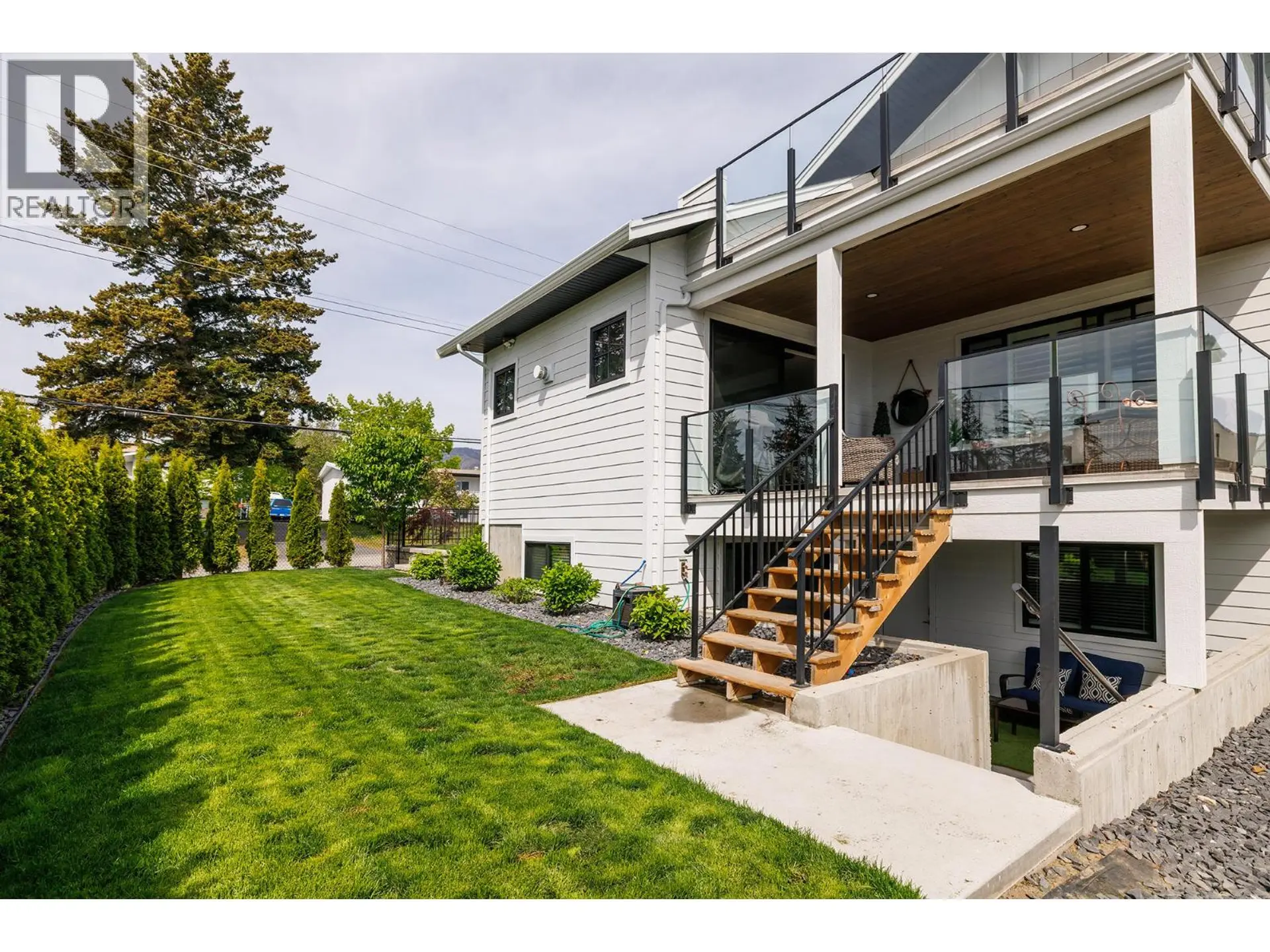 715 Lake Court - Image 16