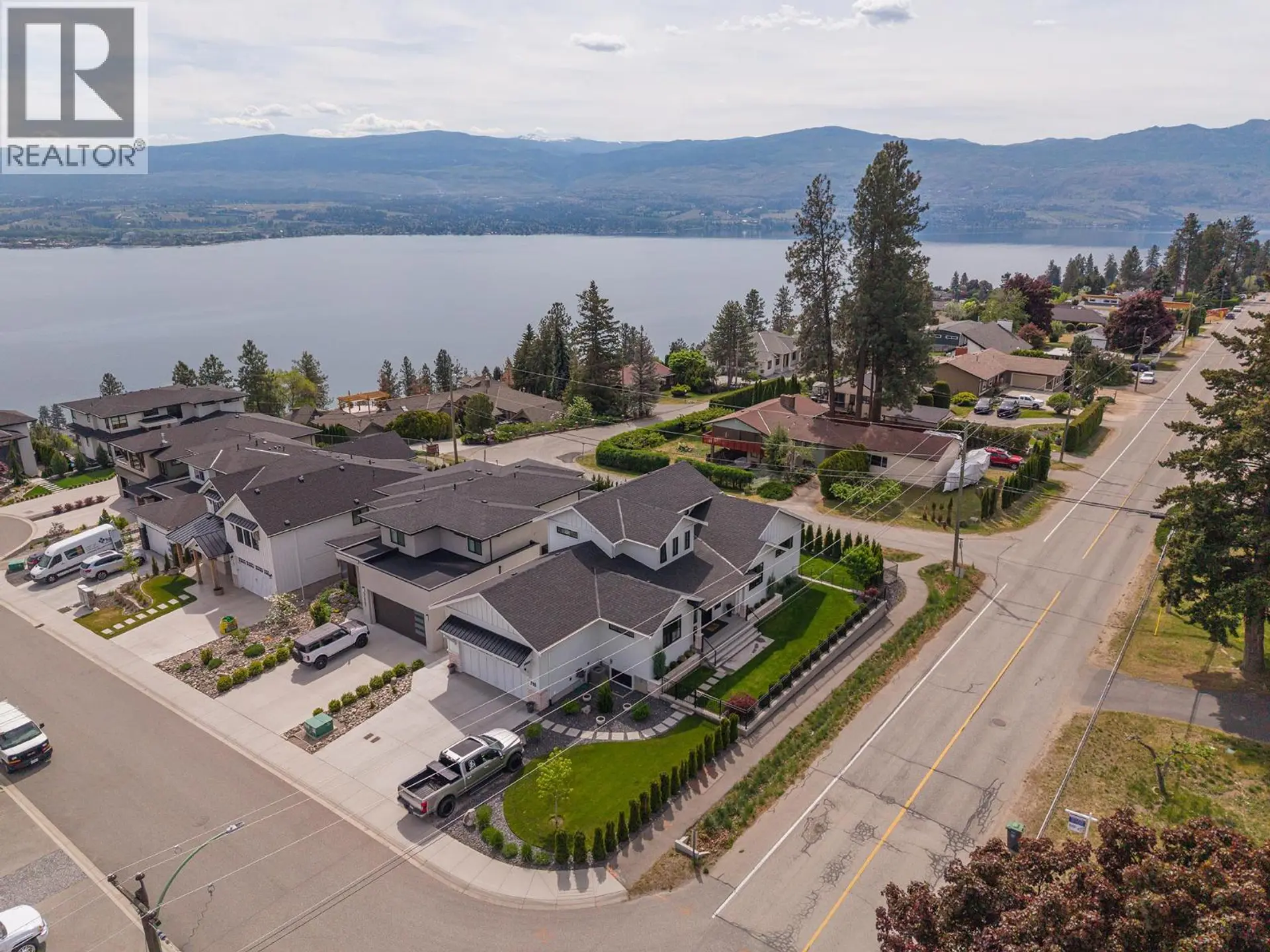 715 Lake Court - Image 19