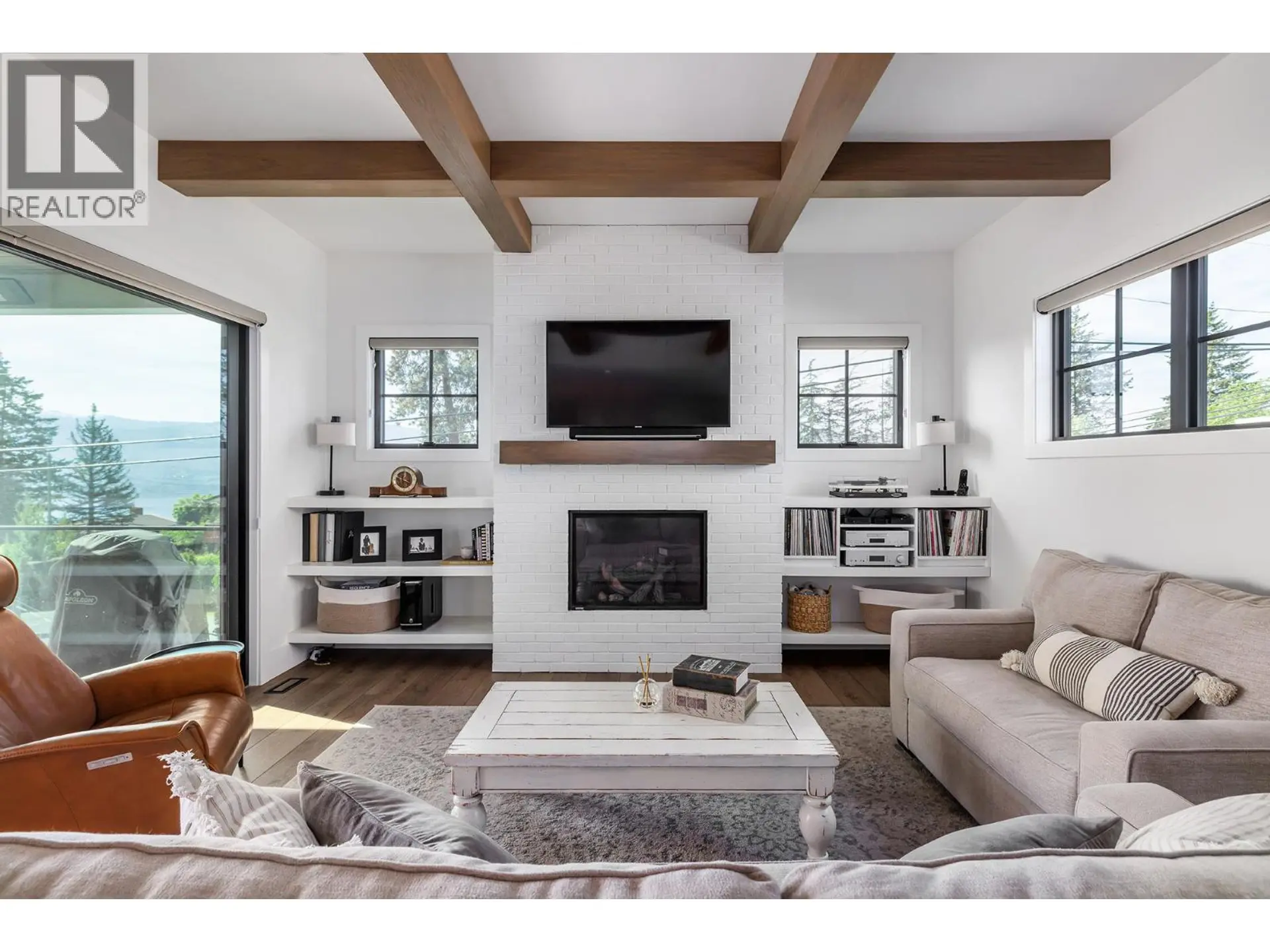 715 Lake Court - Image 2