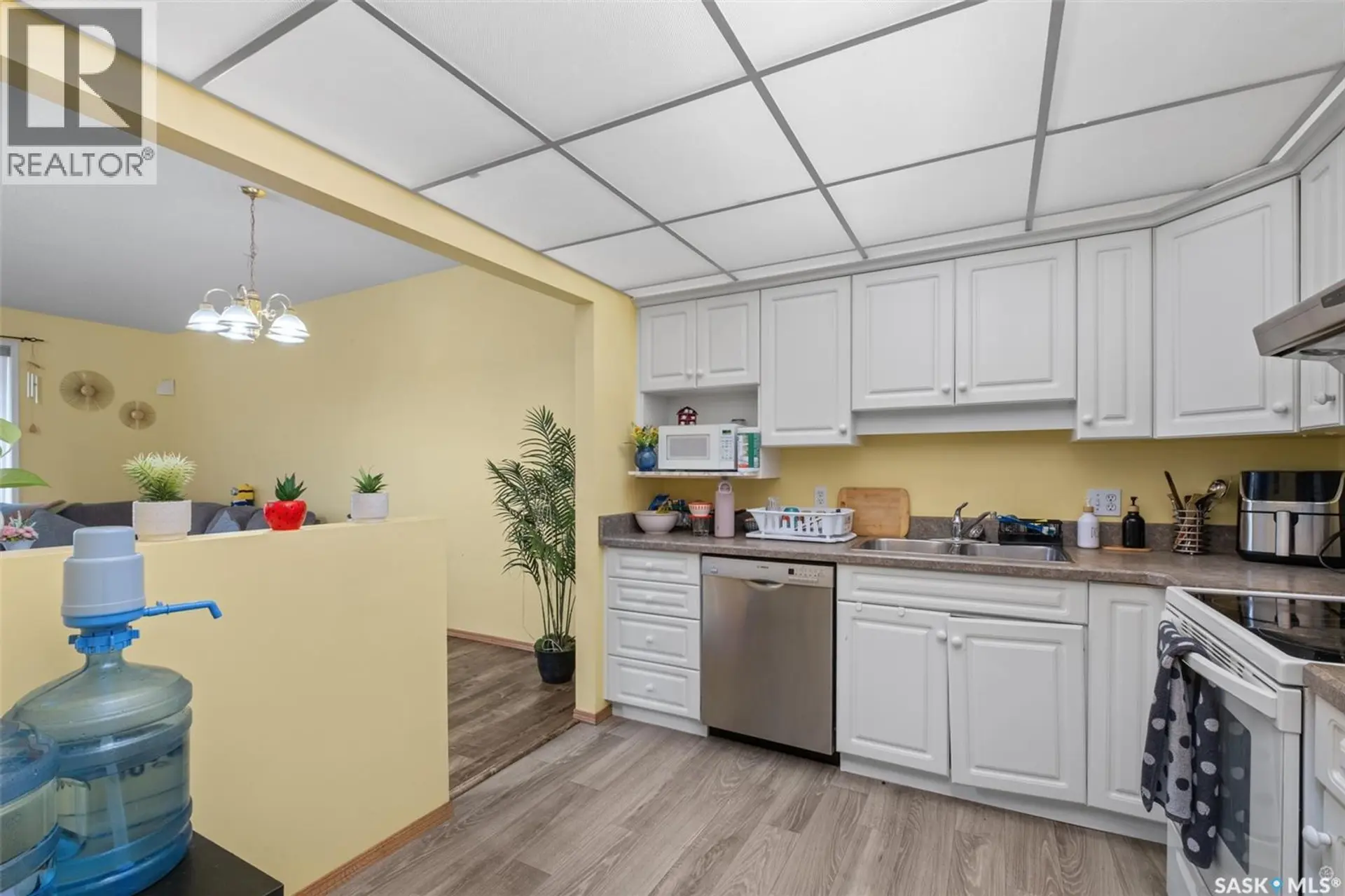 #111 305 34th STREET W - Image 8