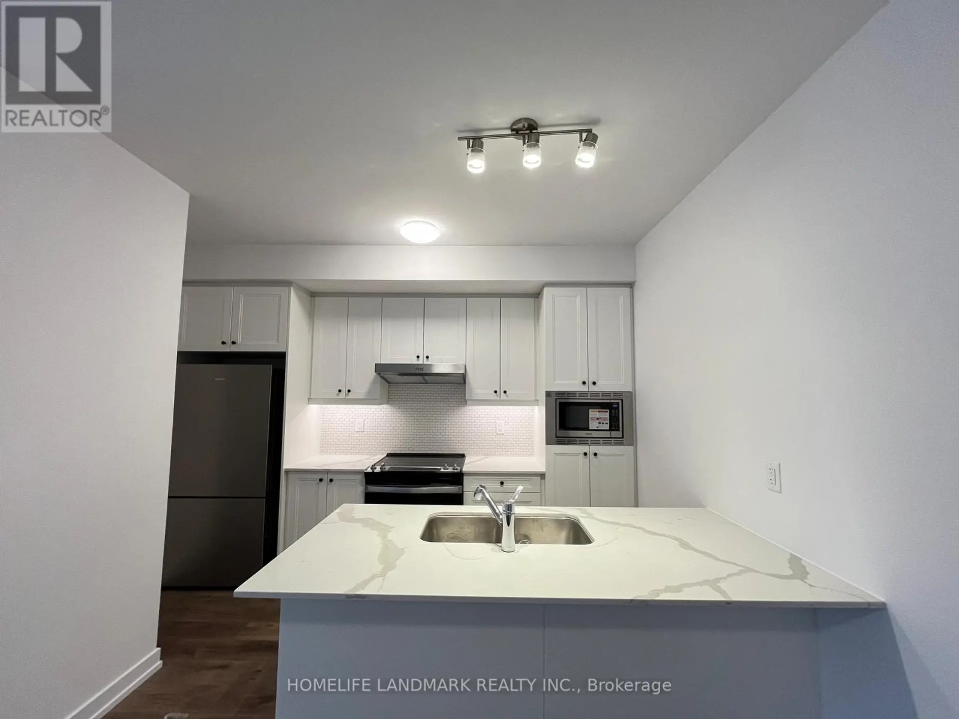 #318 5 BANCROFT LANE N - Image 1
