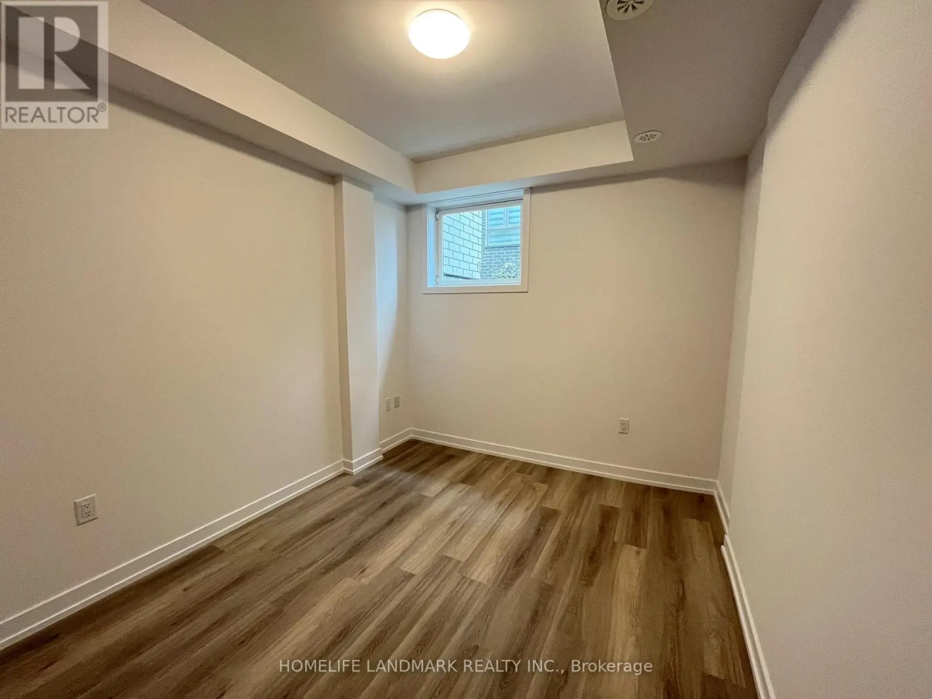#319 5 BANCROFT LANE - Image 4