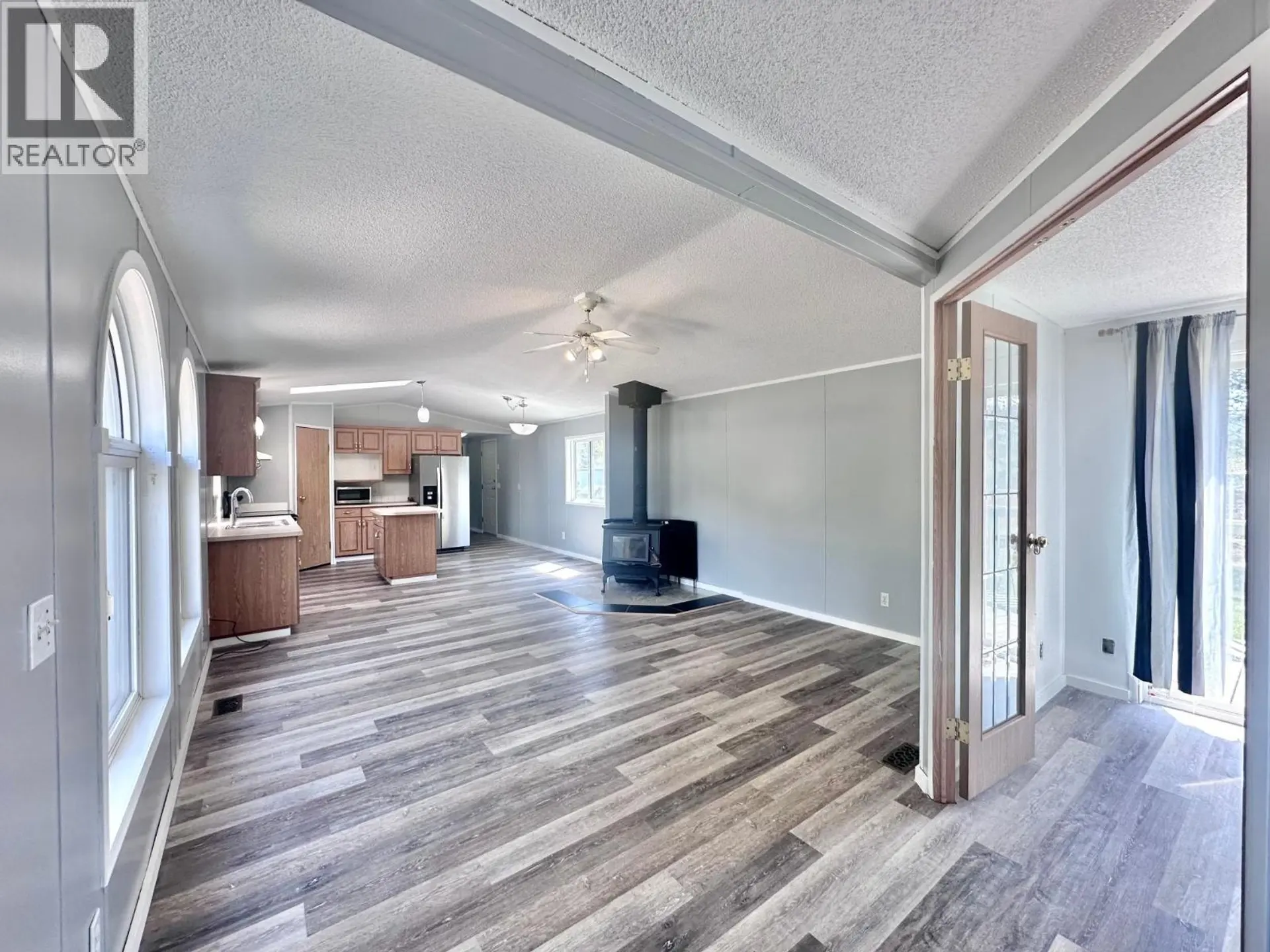 845 BEAVEN CRESCENT - Image 2