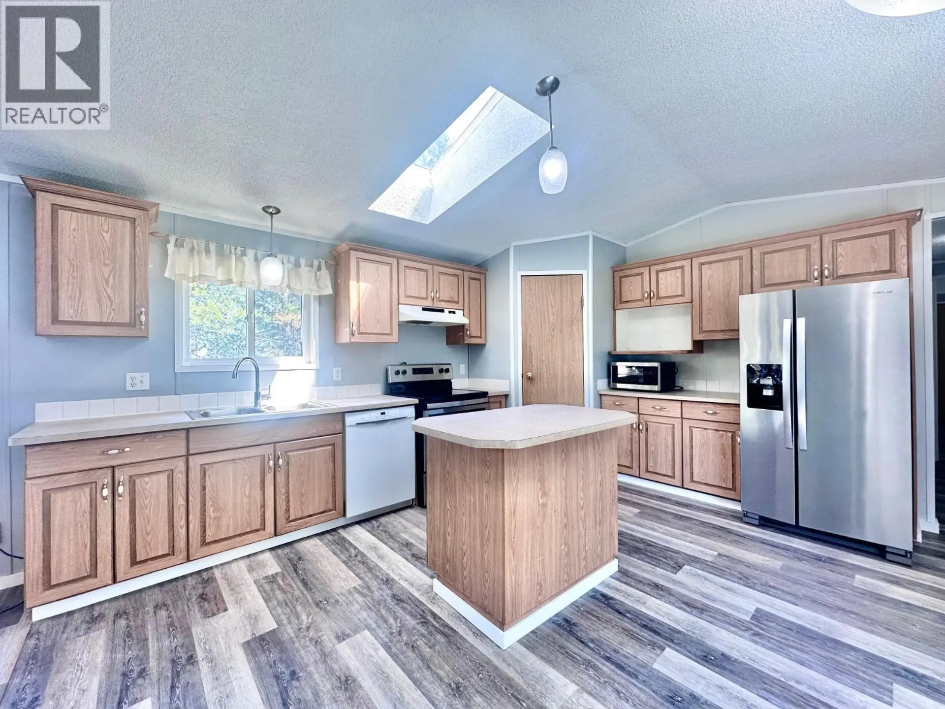 845 BEAVEN CRESCENT - Image 4