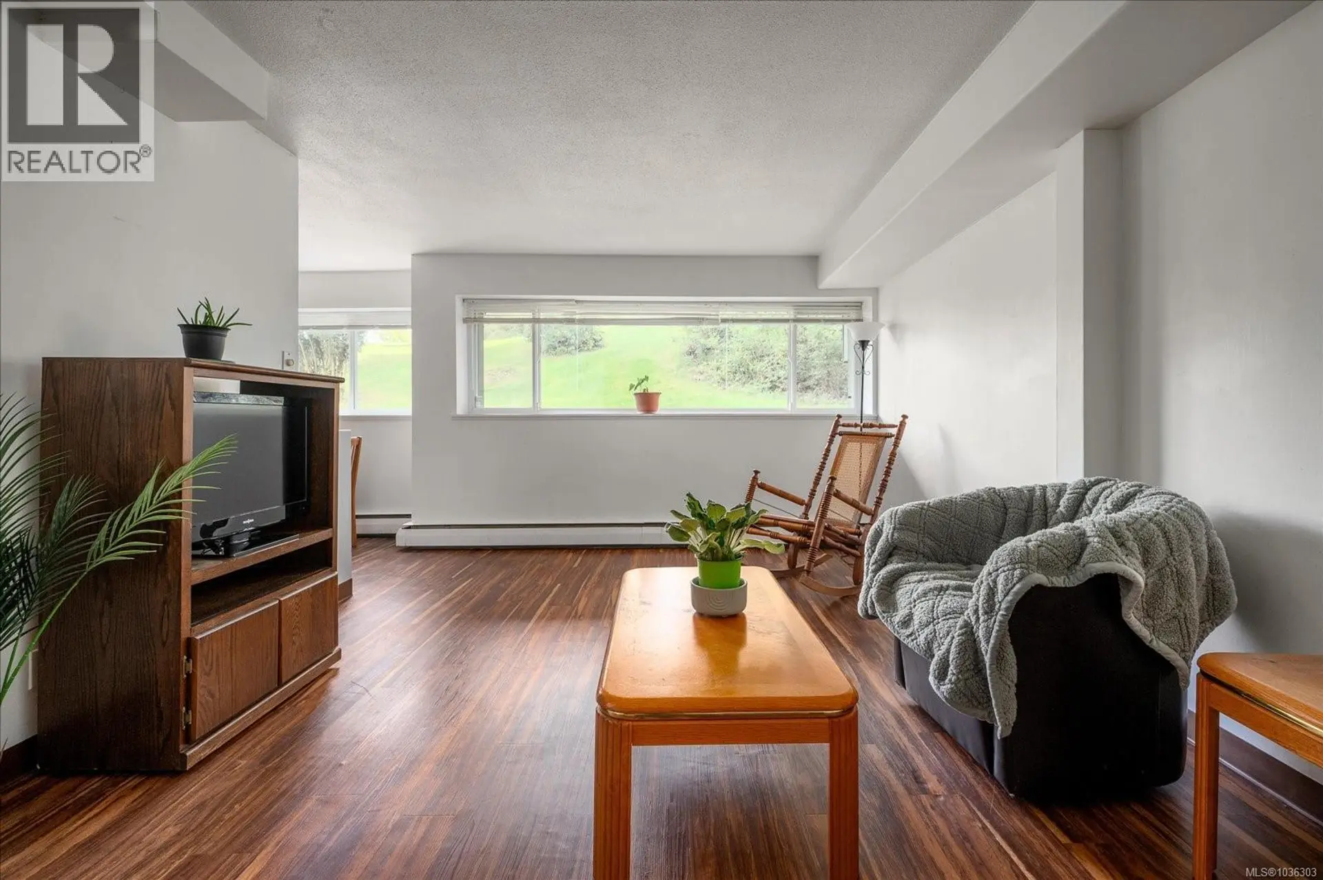 #5104 999 bowen Rd - Image 1