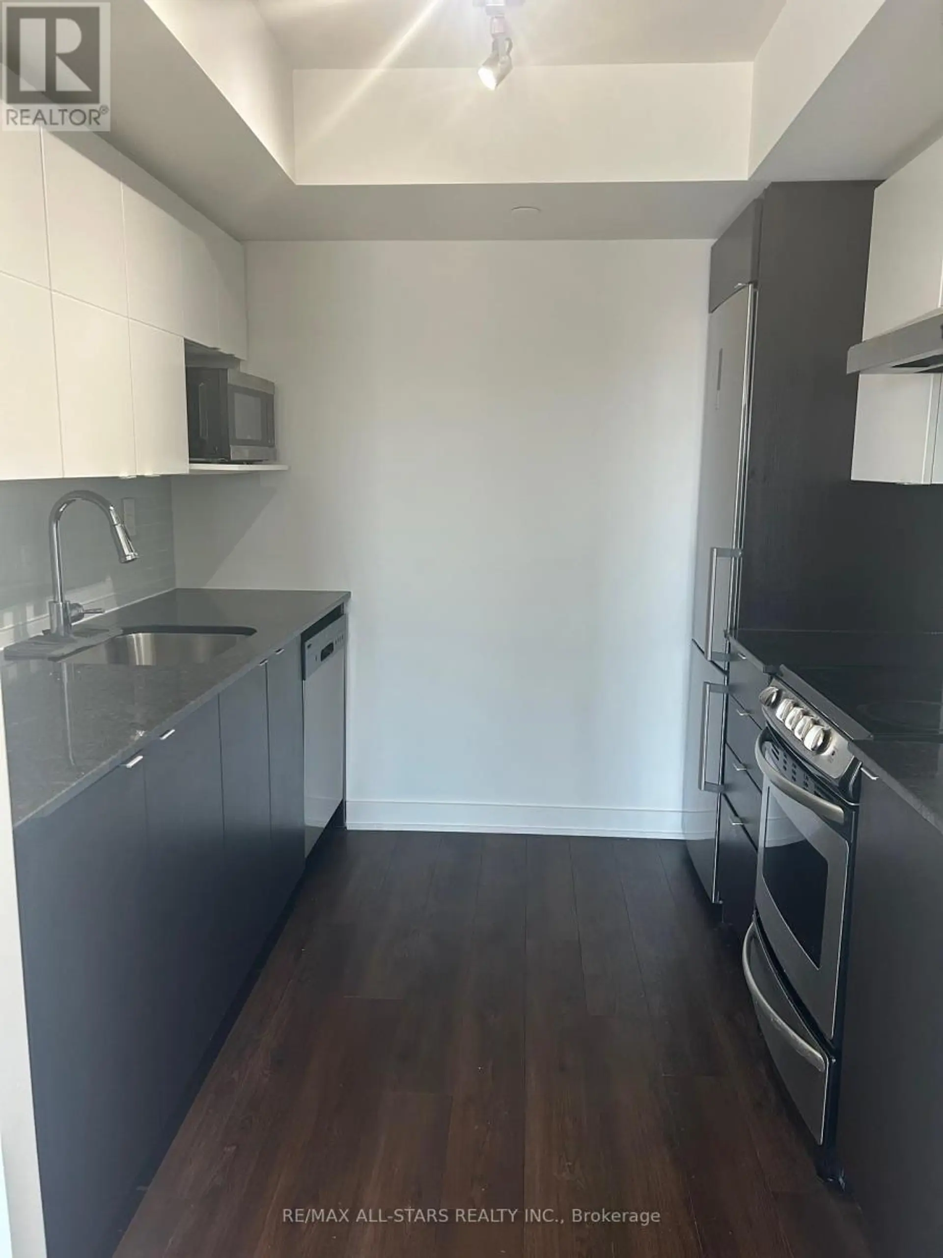#1004 160 FLEMINGTON ROAD - Image 2