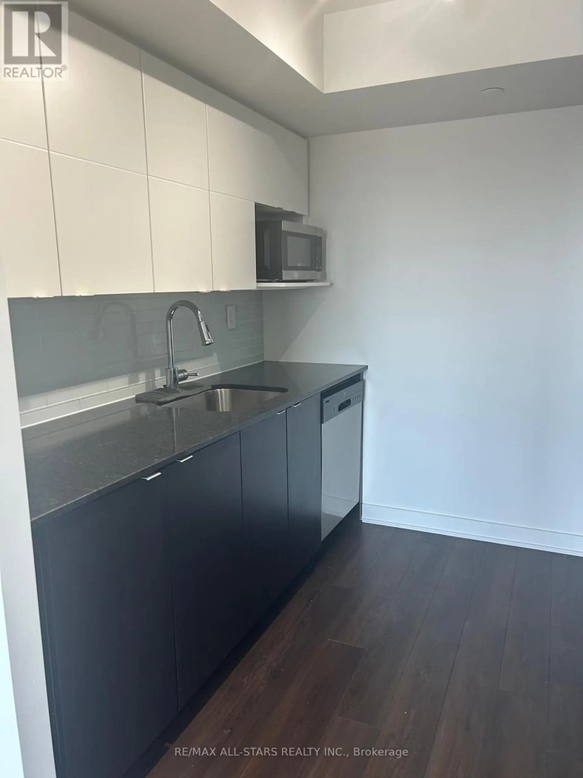 #1004 160 FLEMINGTON ROAD - Image 4