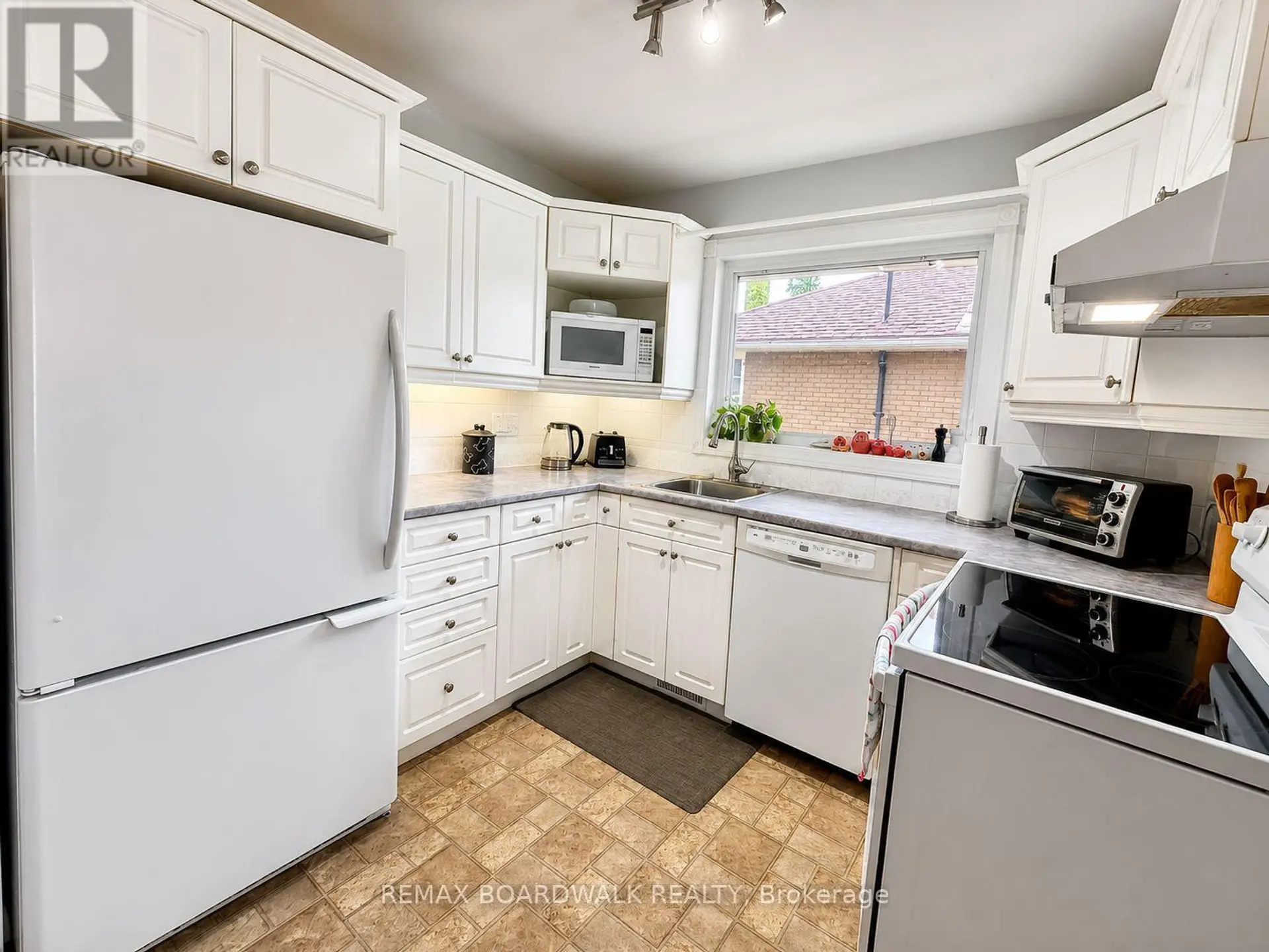 625 CLARKE AVENUE - Image 5
