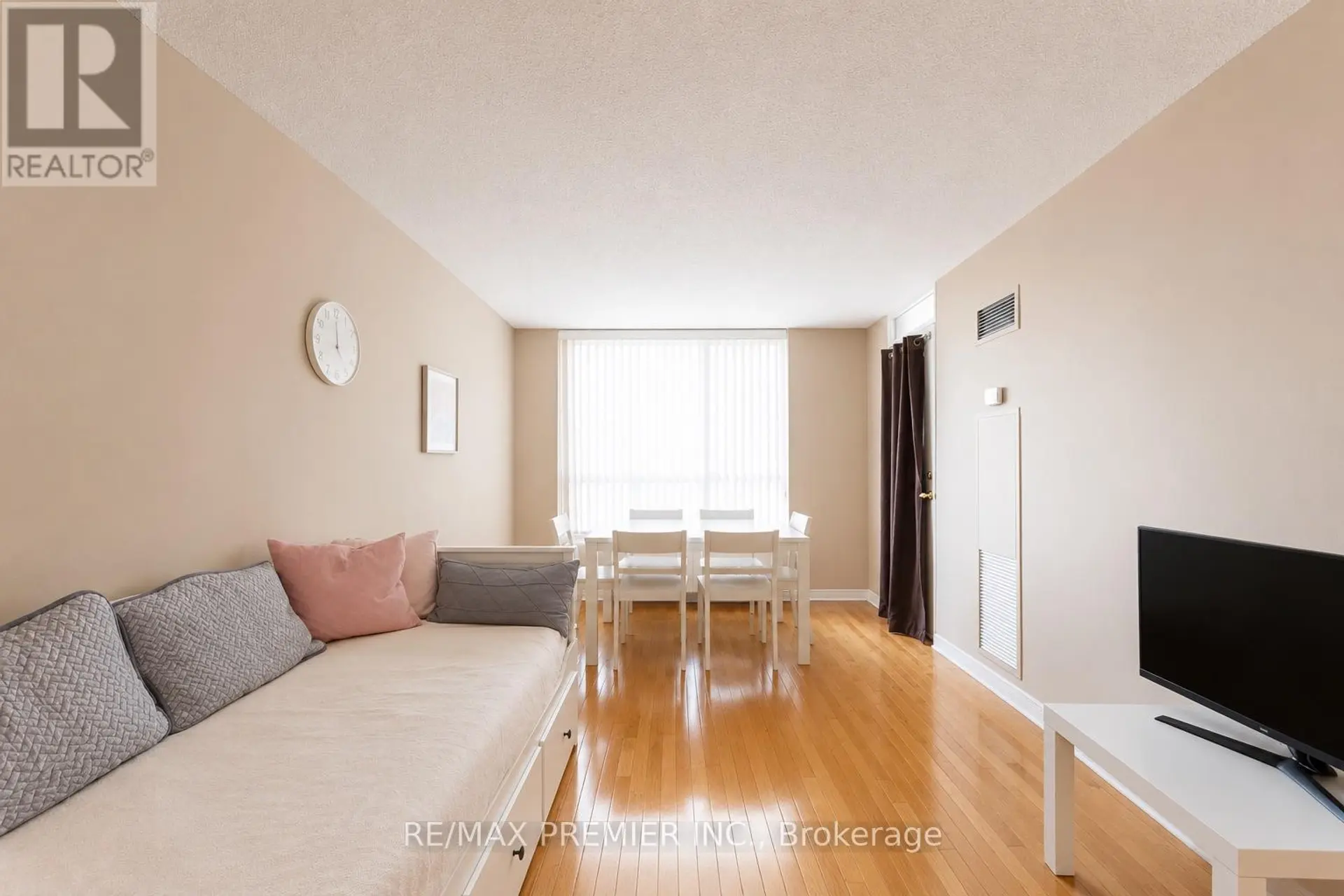 #504 19 NORTHERN HEIGHTS DRIVE - Image 3