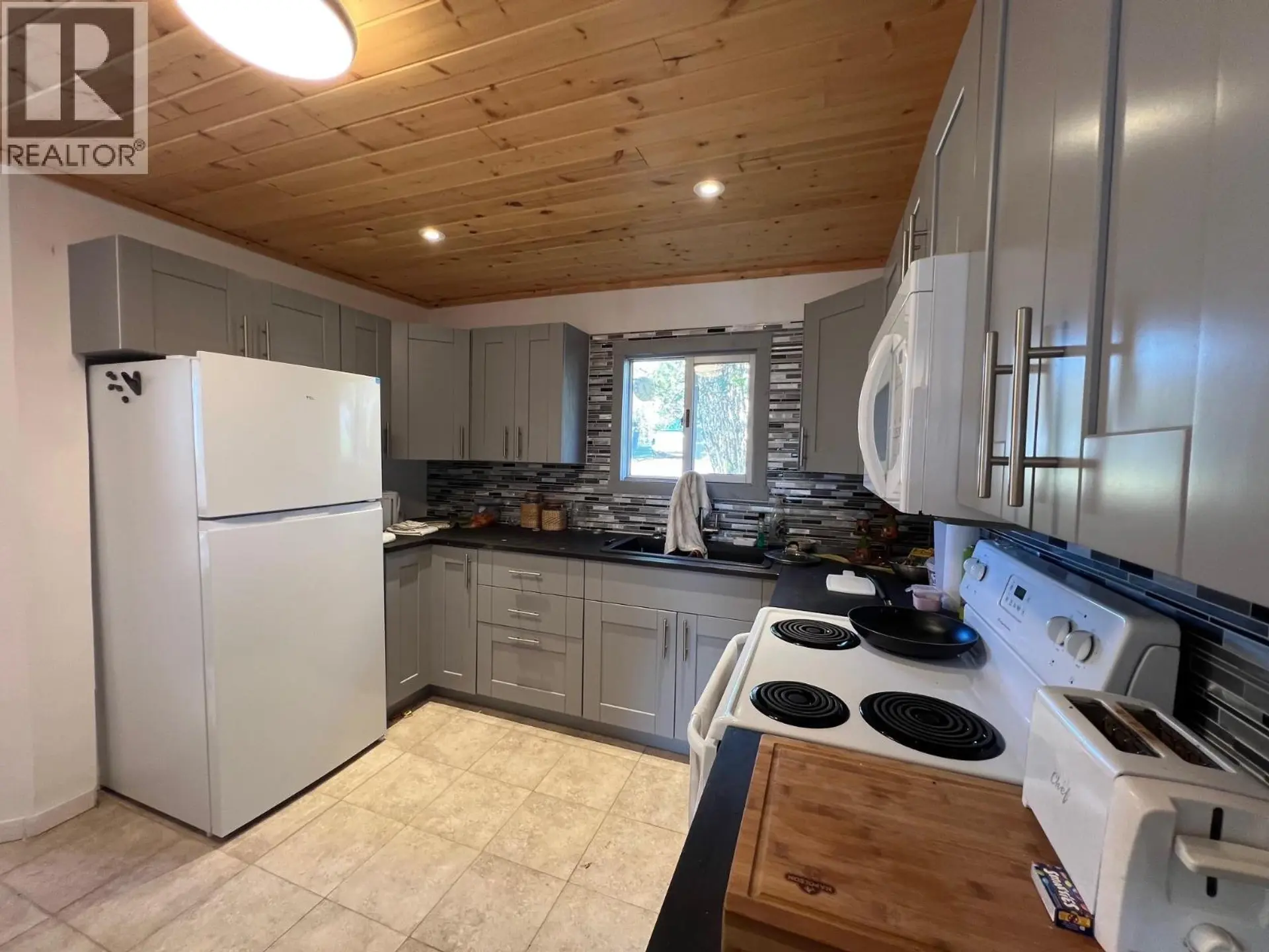 9201 CANYON DRIVE - Image 3