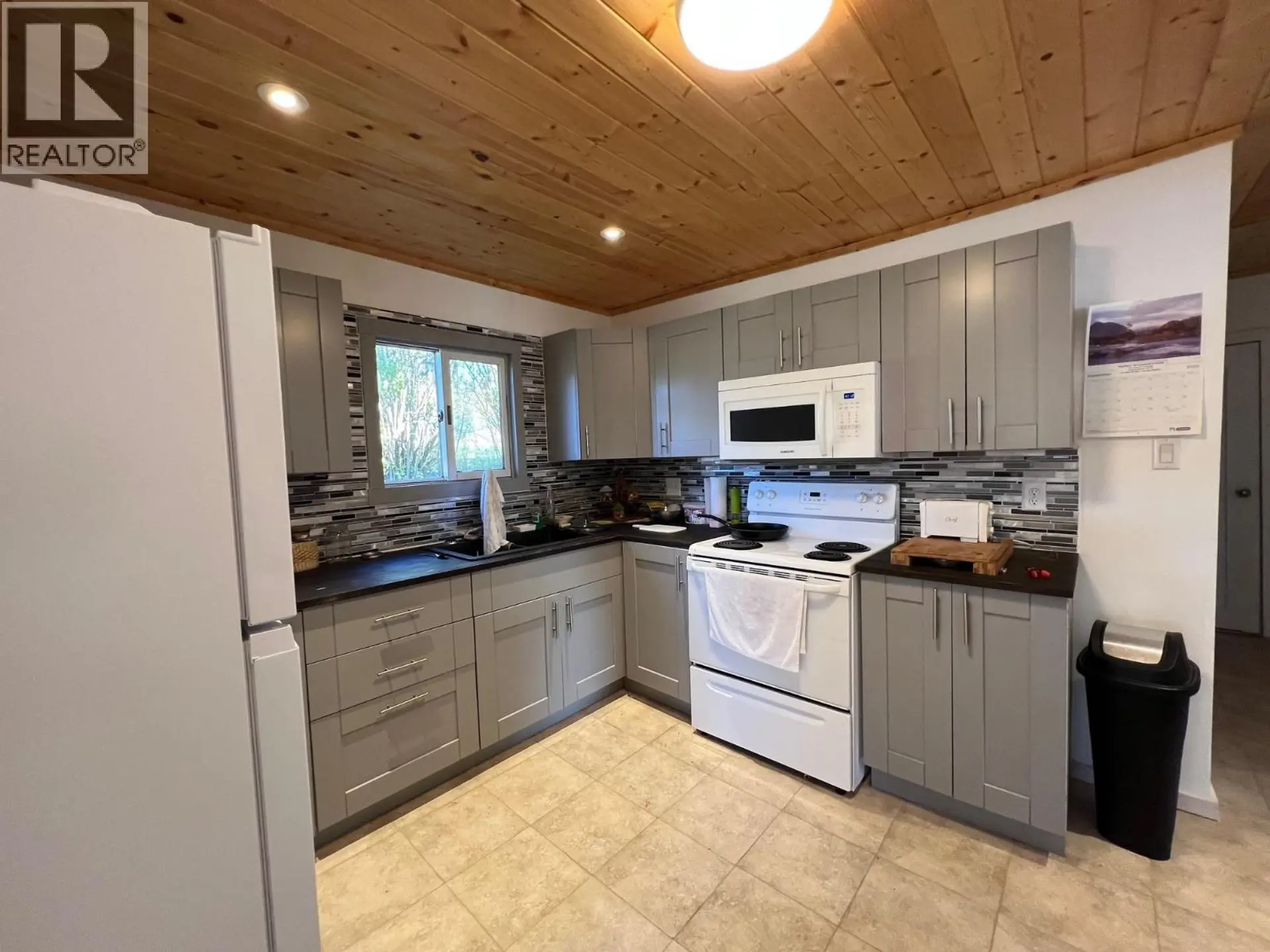 9201 CANYON DRIVE - Image 4
