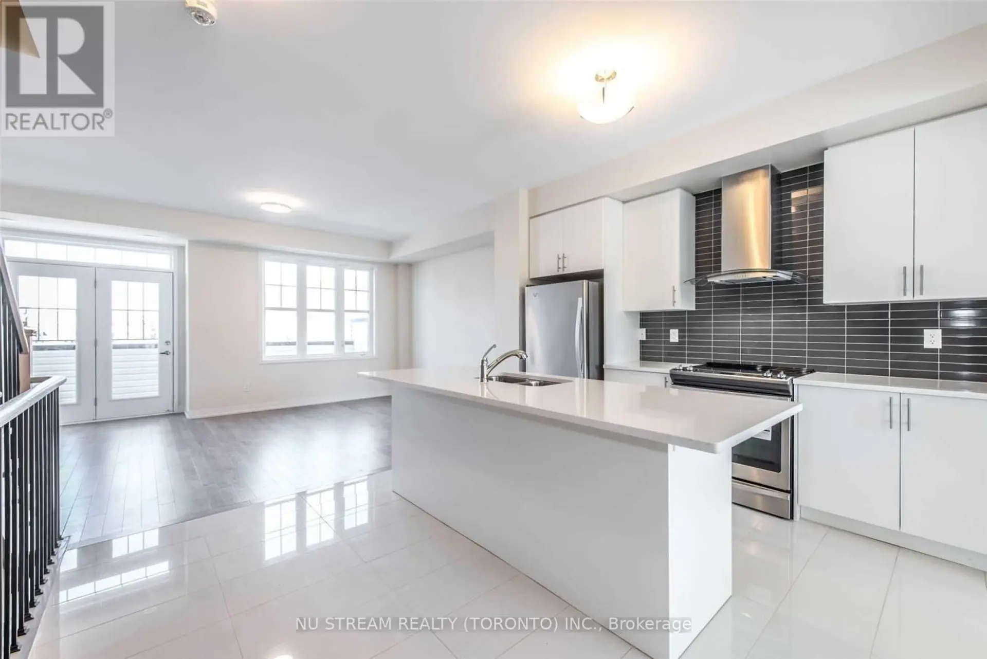 10578 BATHURST STREET - Image 12