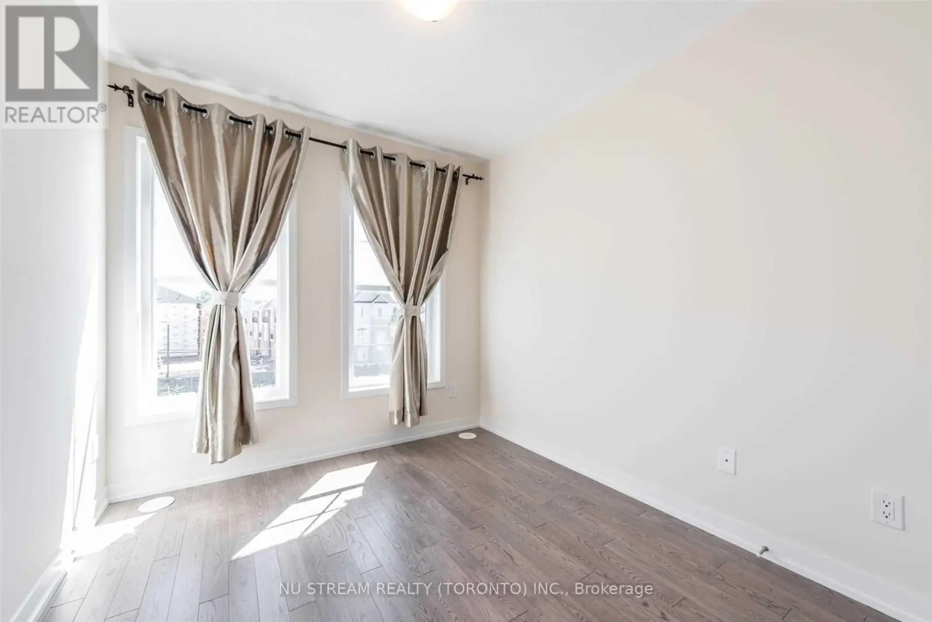 10578 BATHURST STREET - Image 18