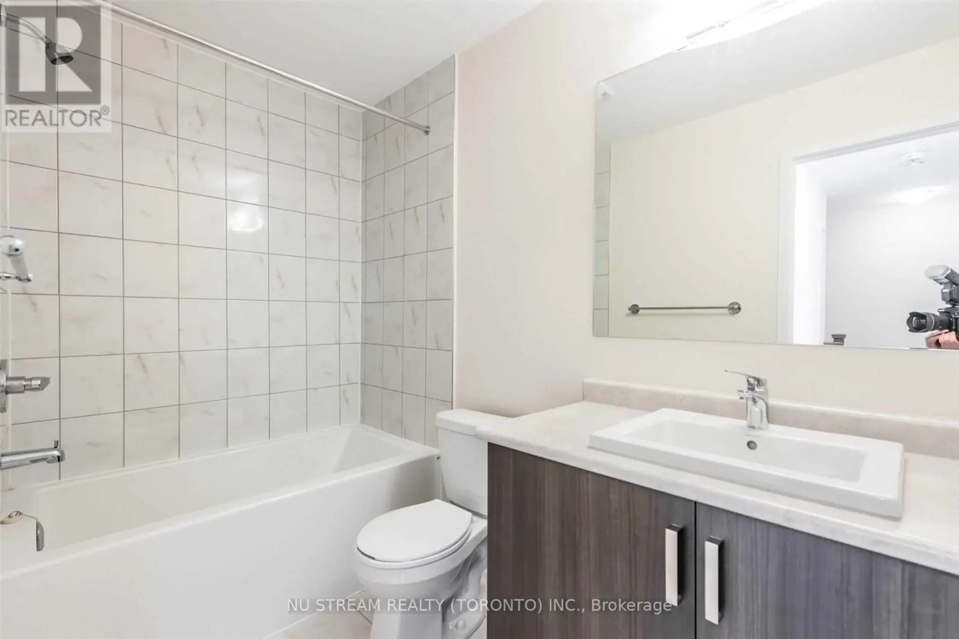 10578 BATHURST STREET - Image 20
